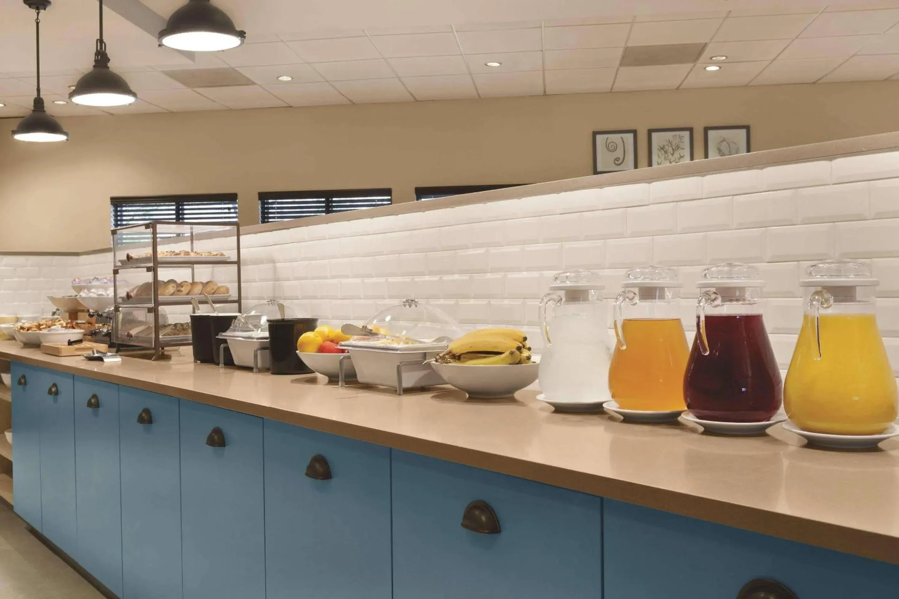 Breakfast in Country Inn & Suites by Radisson, Seattle-Bothell, WA Breakfast in Country Inn & Suites by Radisson, Seattle-Bothell, WA