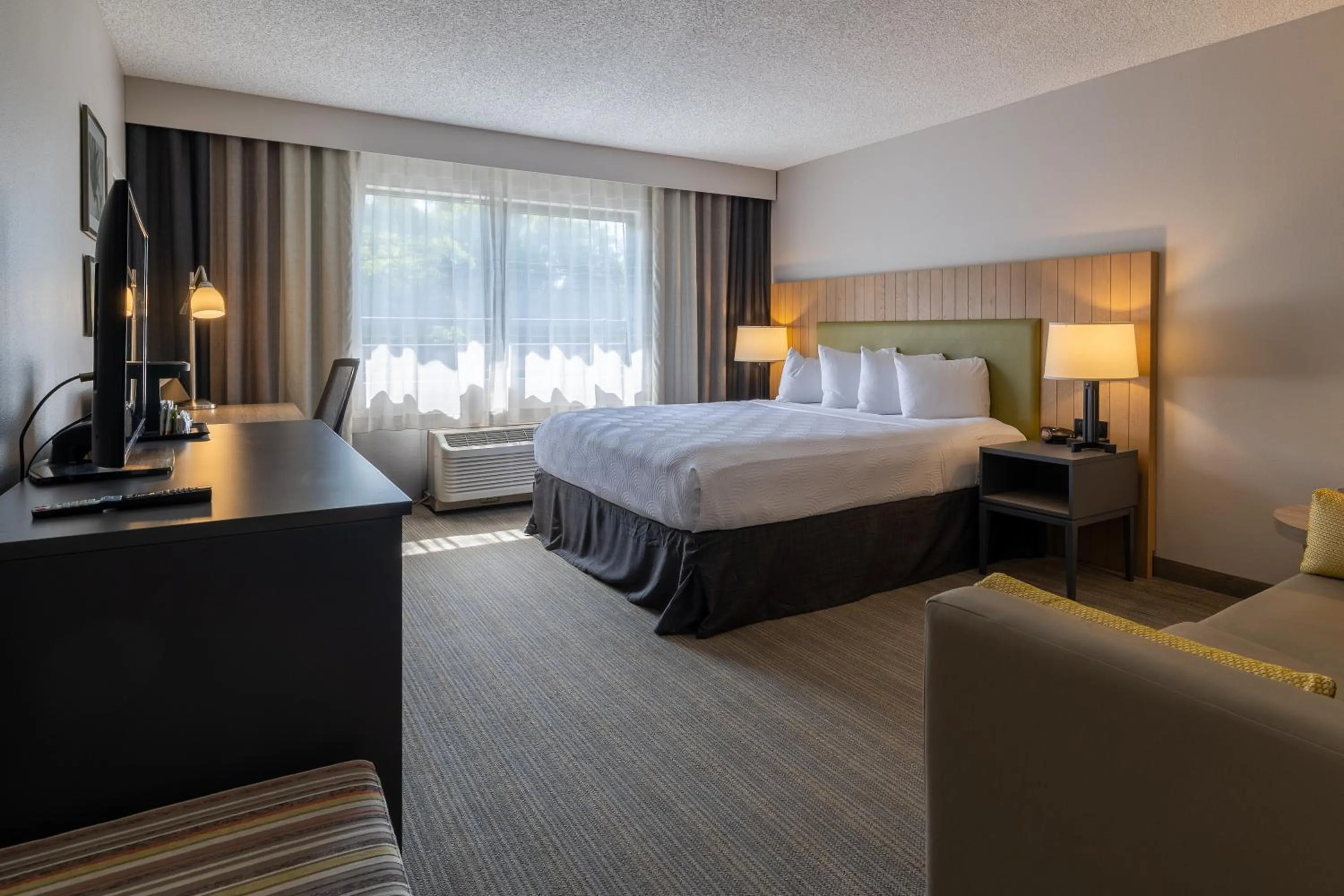 Photo of the whole room, Bed in Country Inn & Suites by Radisson, Seattle-Bothell, WA