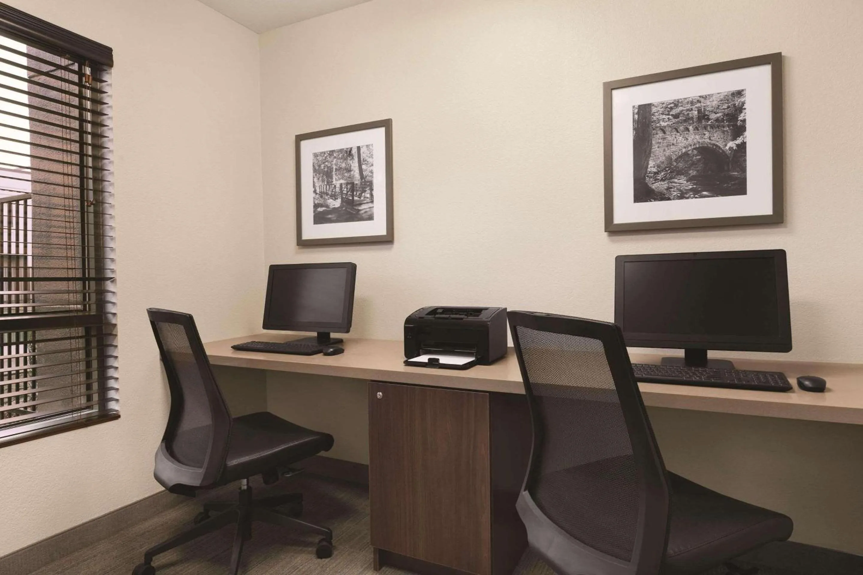 Business facilities in Country Inn & Suites by Radisson, Seattle-Bothell, WA