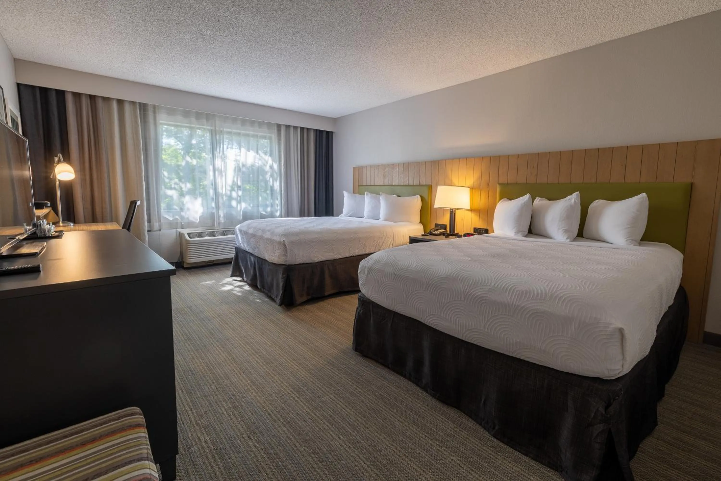 Photo of the whole room, Bed in Country Inn & Suites by Radisson, Seattle-Bothell, WA