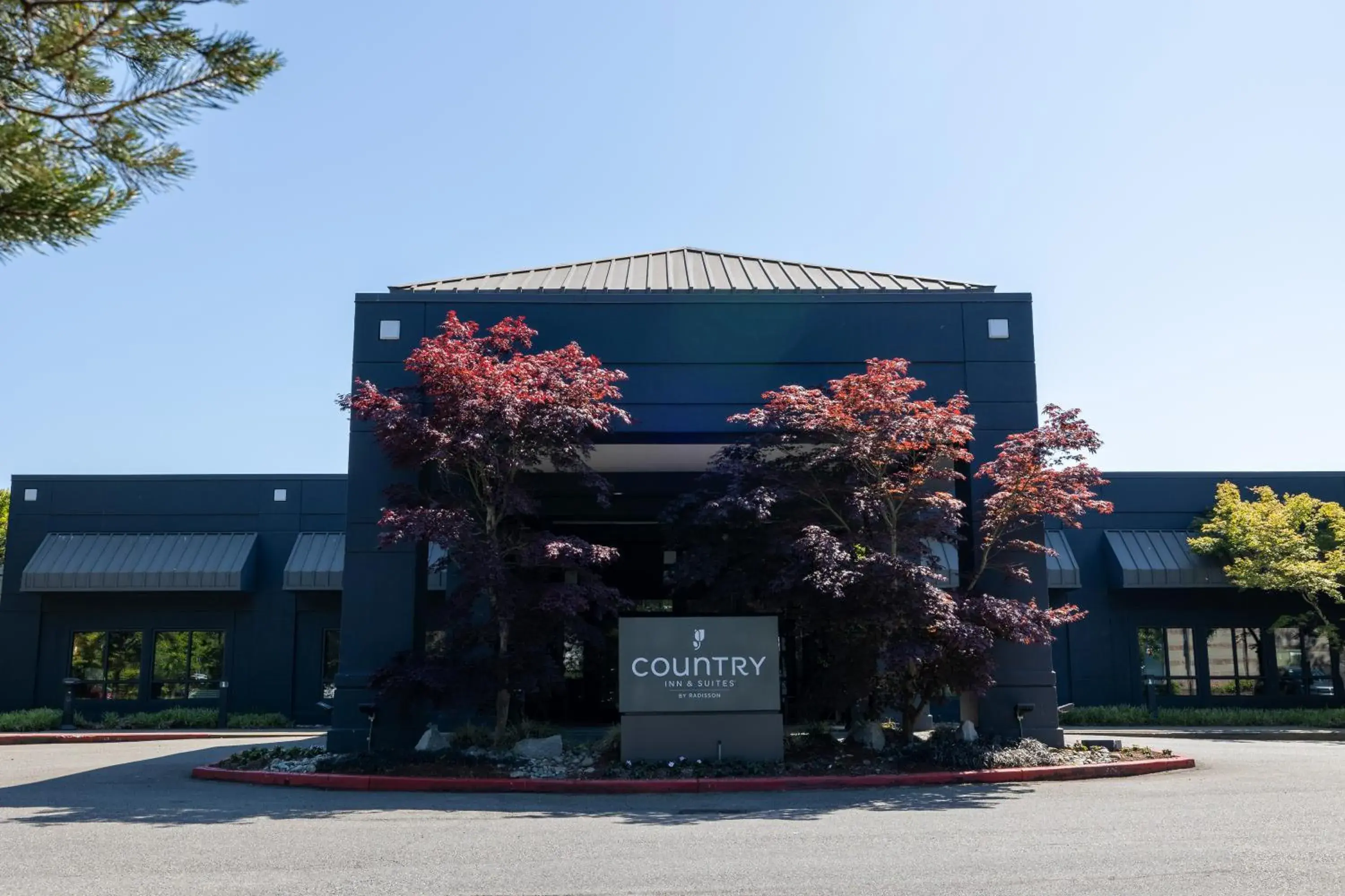 Property building in Country Inn & Suites by Radisson, Seattle-Bothell, WA Property building in Country Inn & Suites by Radisson, Seattle-Bothell, WA