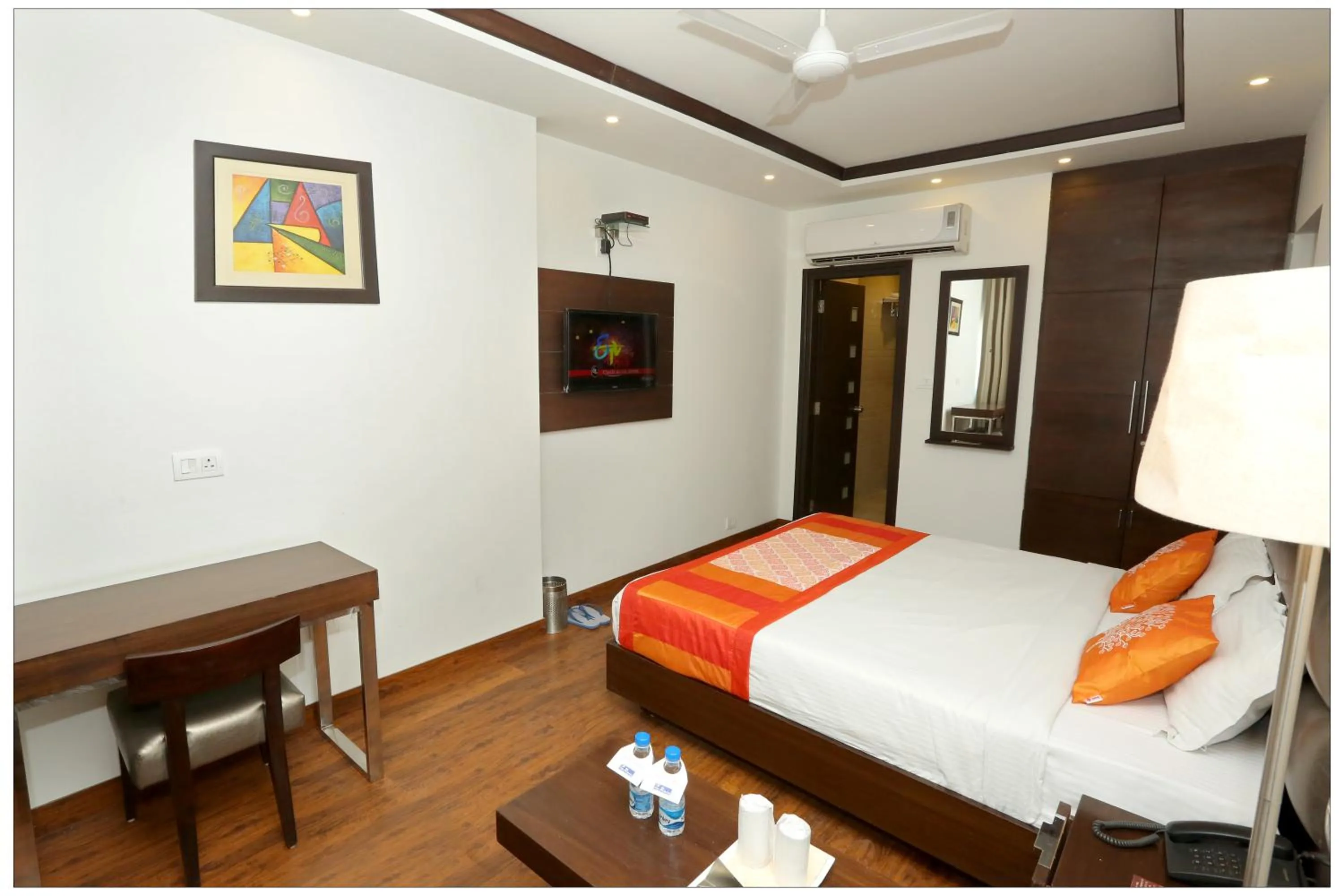 Bed in Hotel The R Blues - Near IGI Airport New Delhi