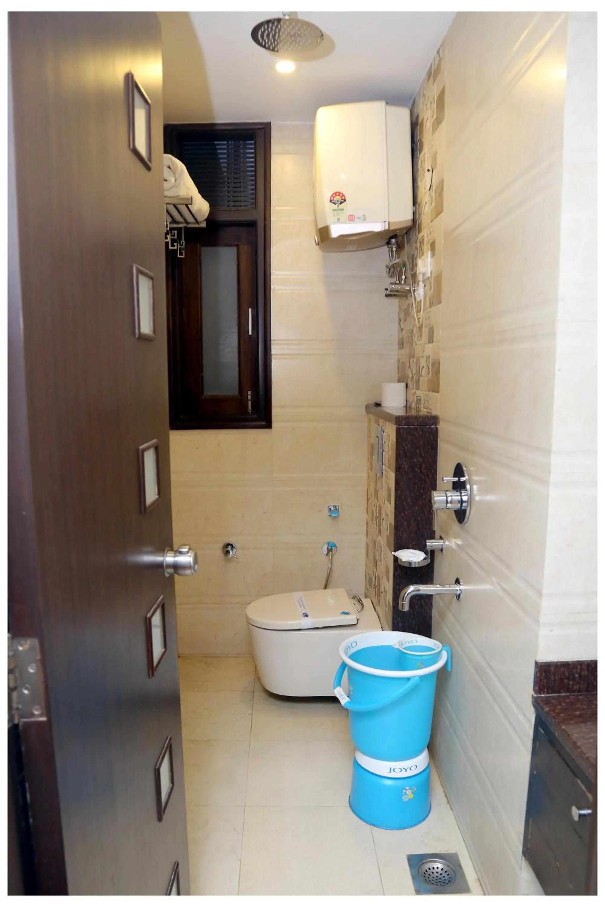 Shower in Hotel The R Blues - Near IGI Airport New Delhi