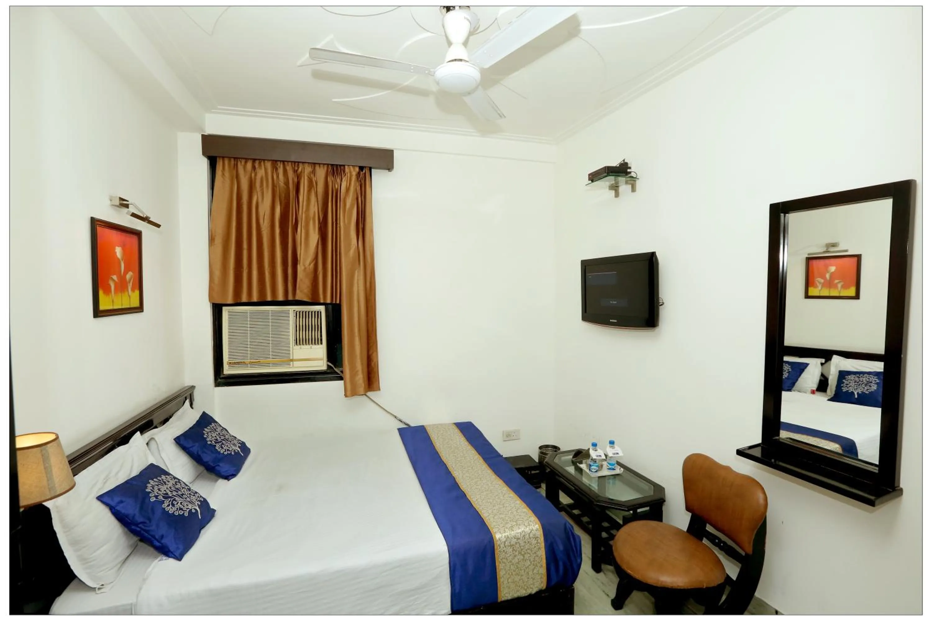 Photo of the whole room, Bed in Hotel The R Blues - Near IGI Airport New Delhi