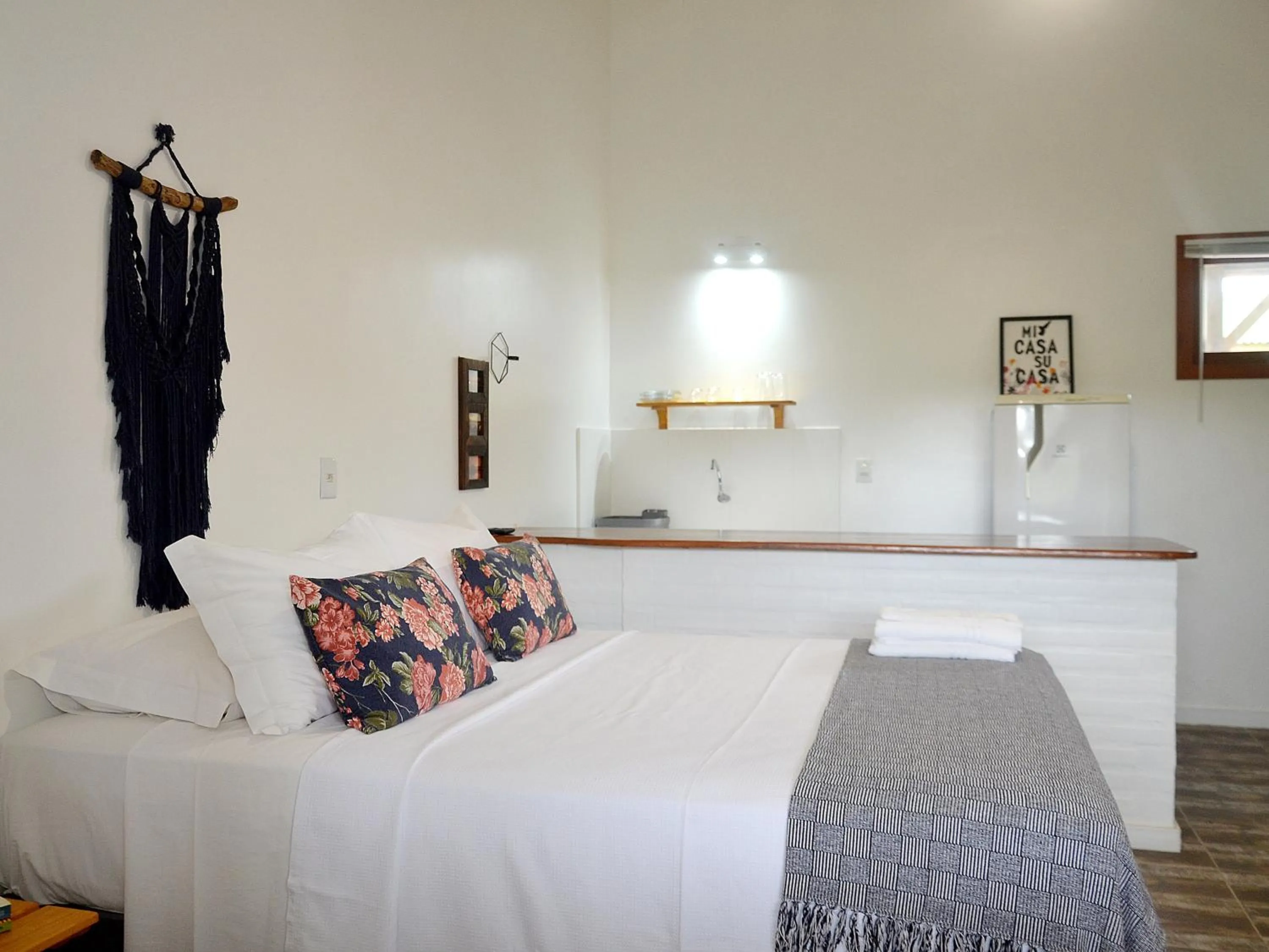 Photo of the whole room, Bed in Pousada la Boheme Guarda do Embaú - SC