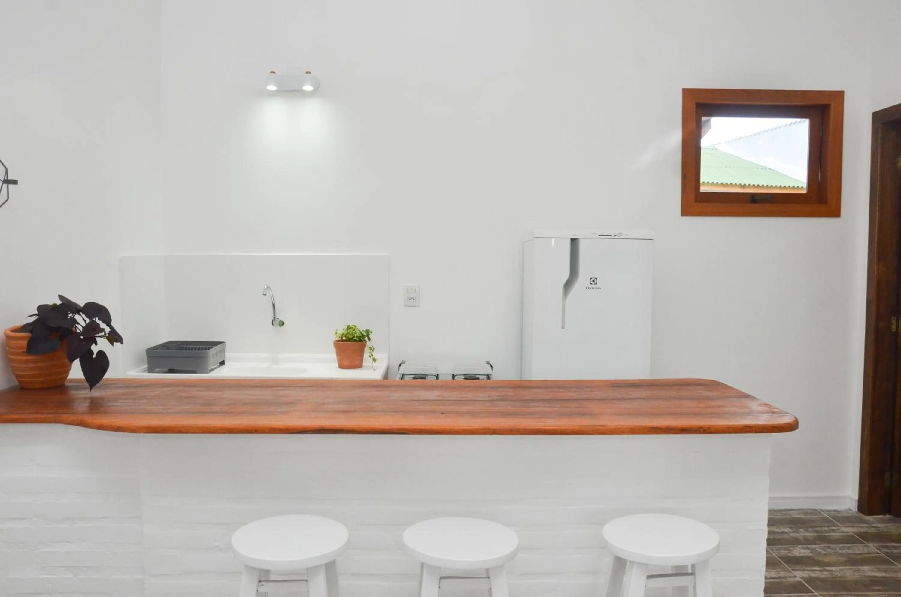 Kitchen or kitchenette in Pousada la Boheme Guarda do Embaú - SC