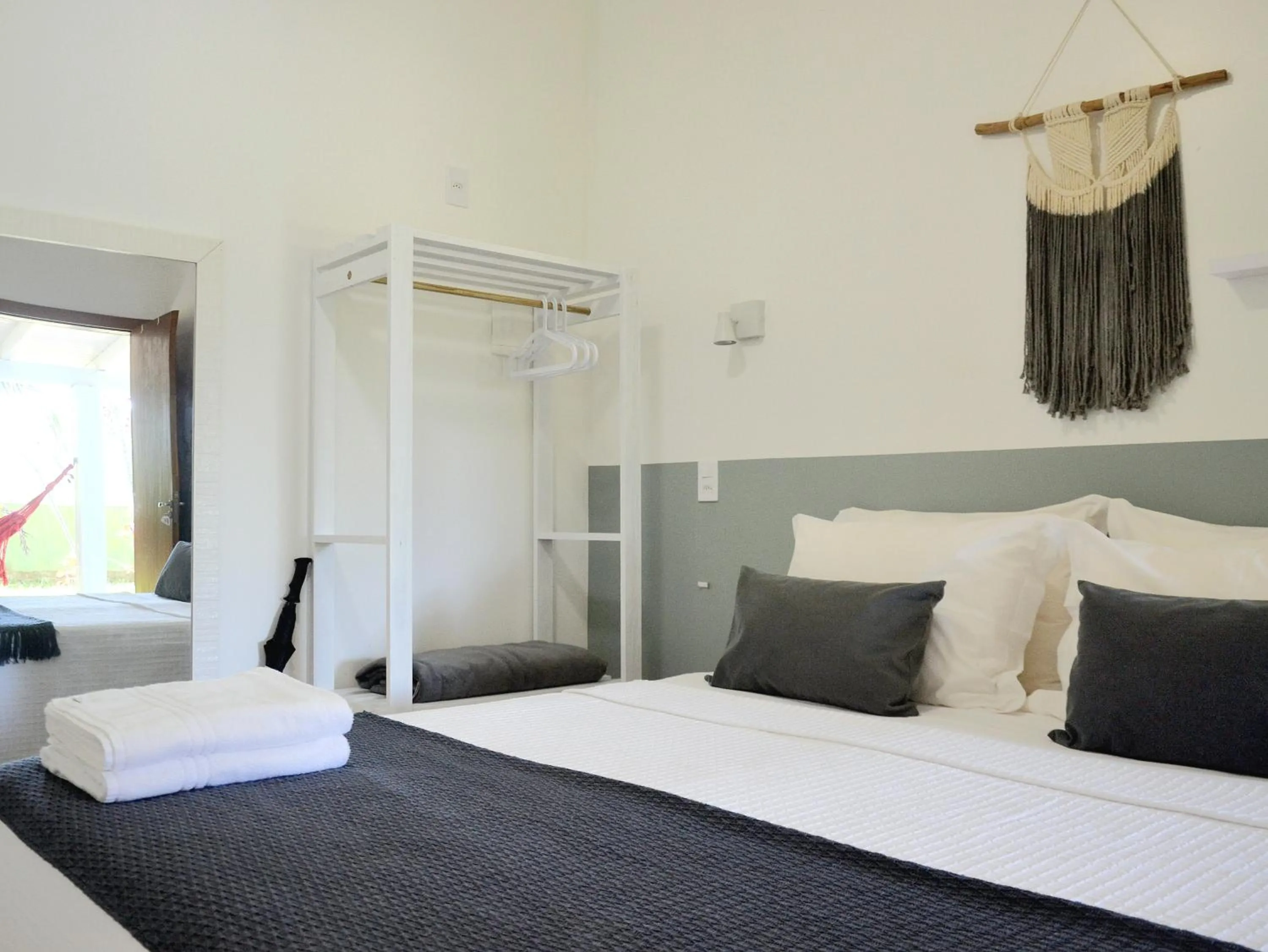 Photo of the whole room, Bed in Pousada la Boheme Guarda do Embaú - SC