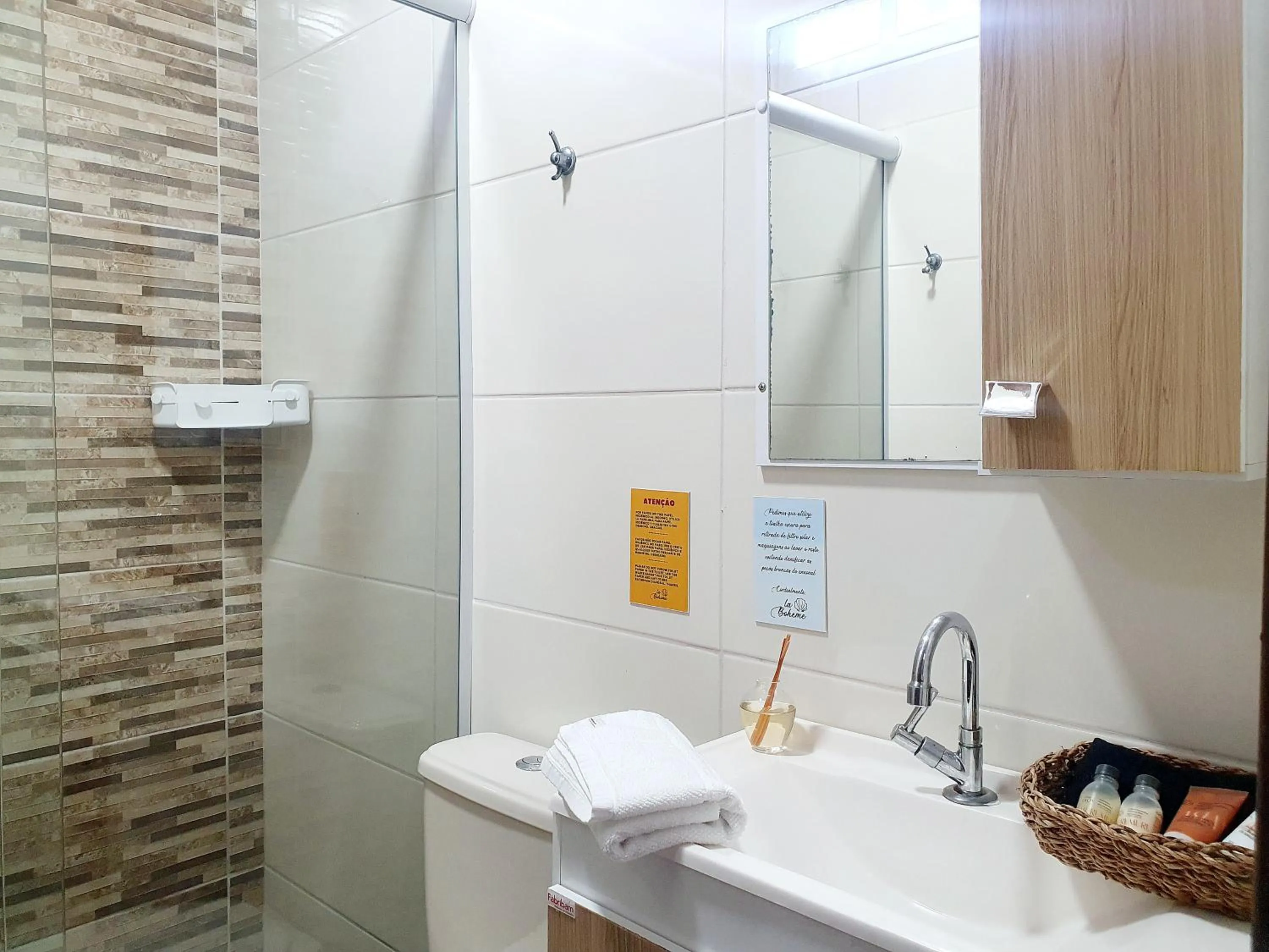 Bathroom in Pousada la Boheme Guarda do Embaú - SC