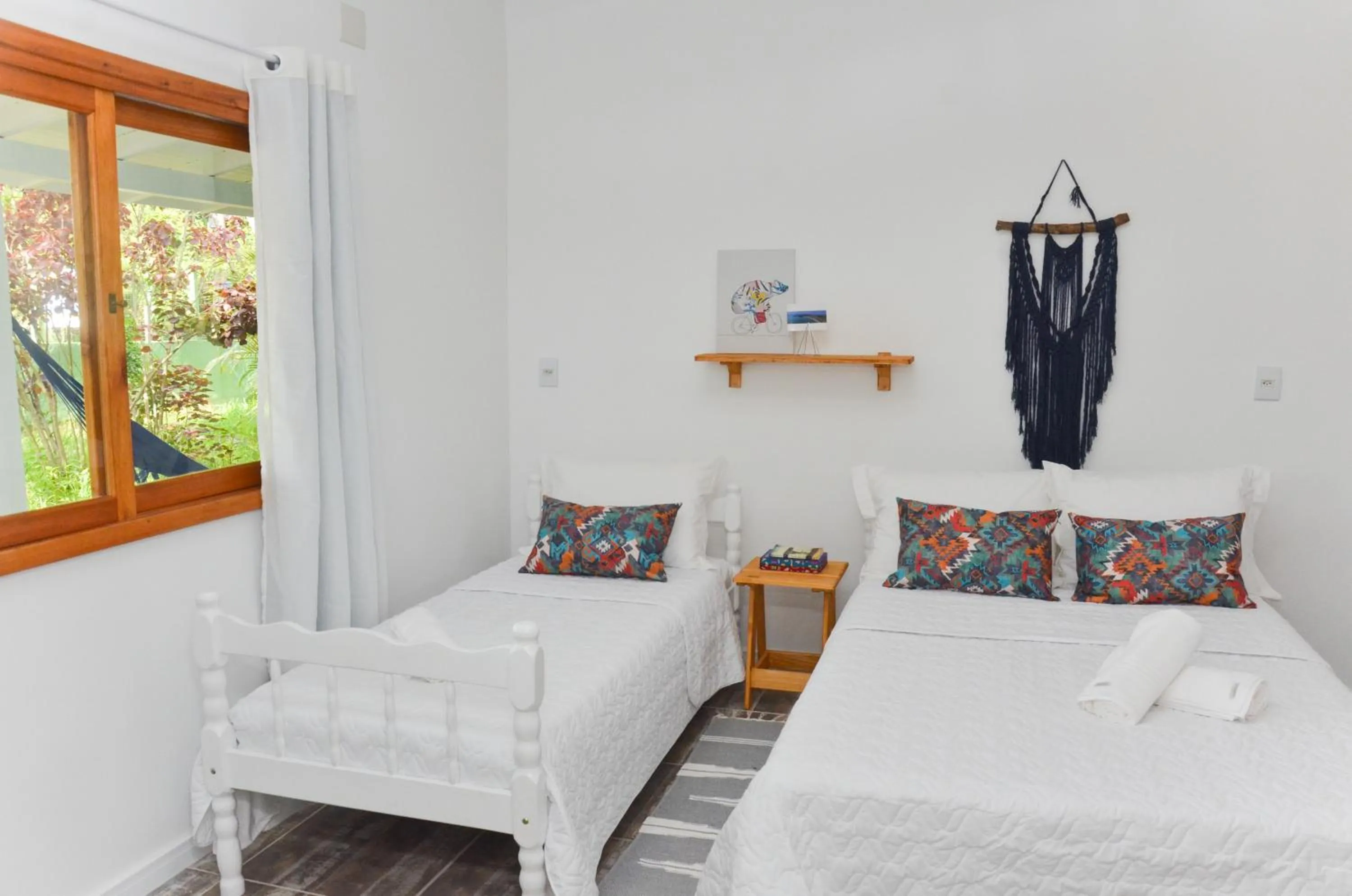 Photo of the whole room, Bed in Pousada la Boheme Guarda do Embaú - SC