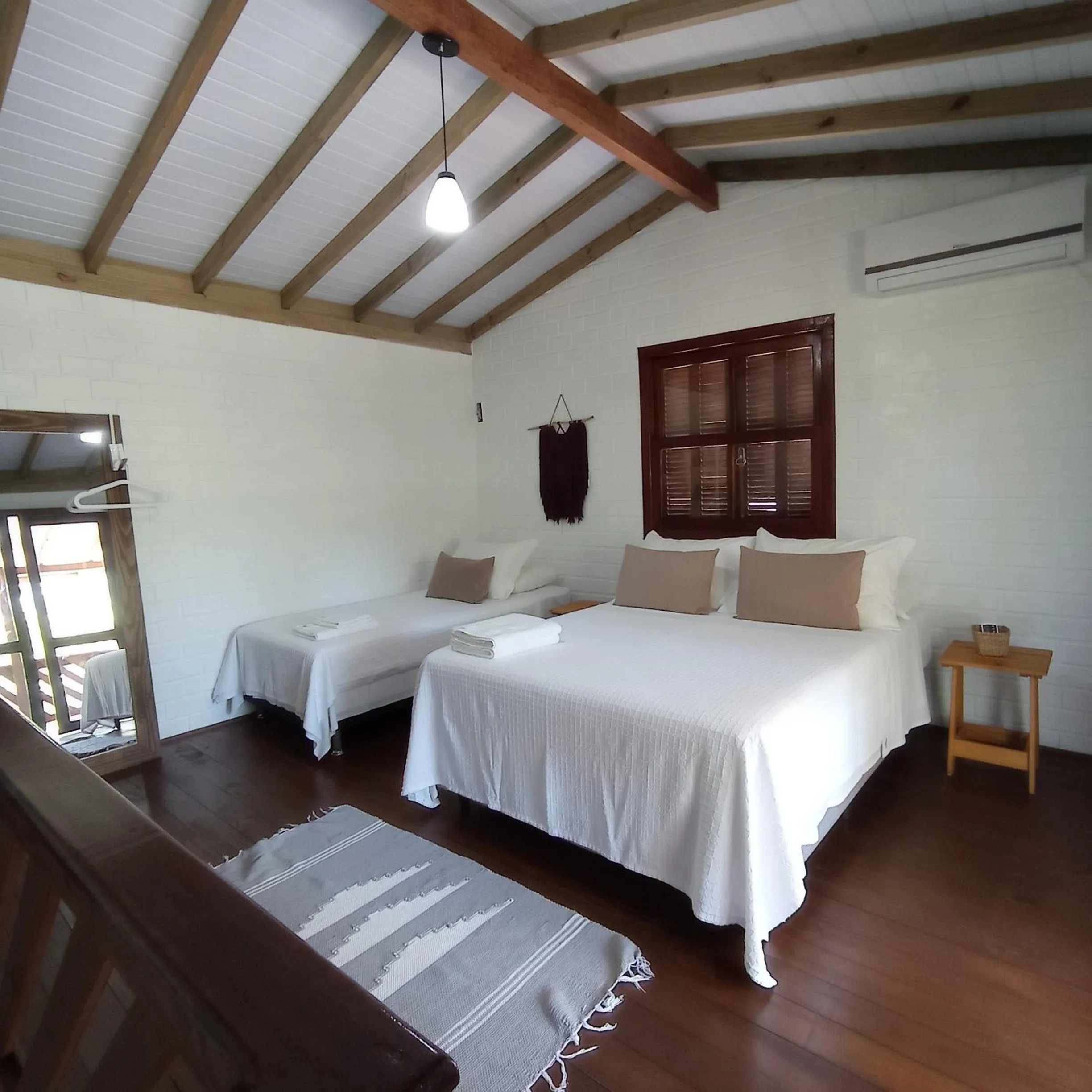 Photo of the whole room, Bed in Pousada la Boheme Guarda do Embaú - SC