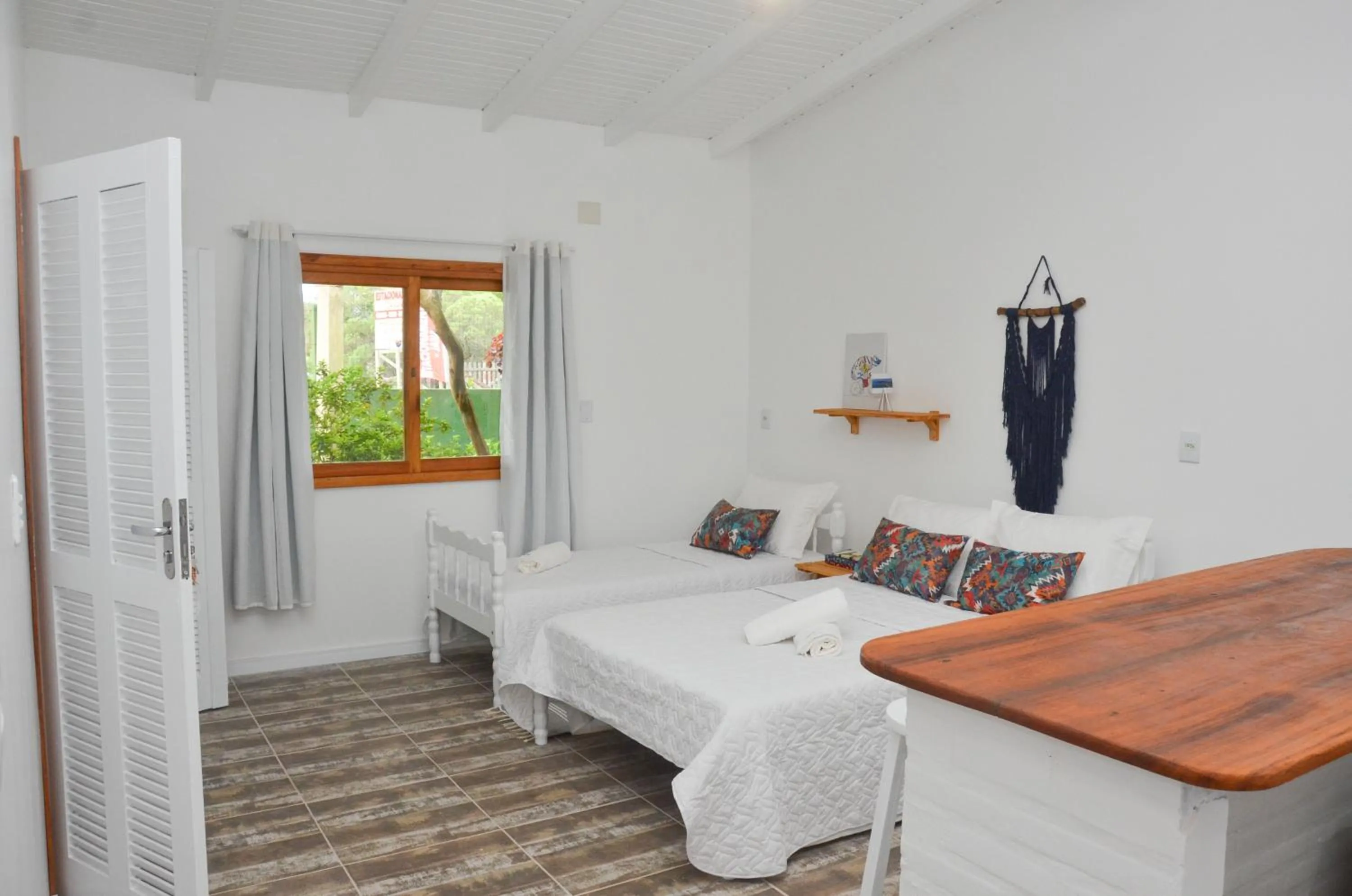 Photo of the whole room, Bed in Pousada la Boheme Guarda do Embaú - SC