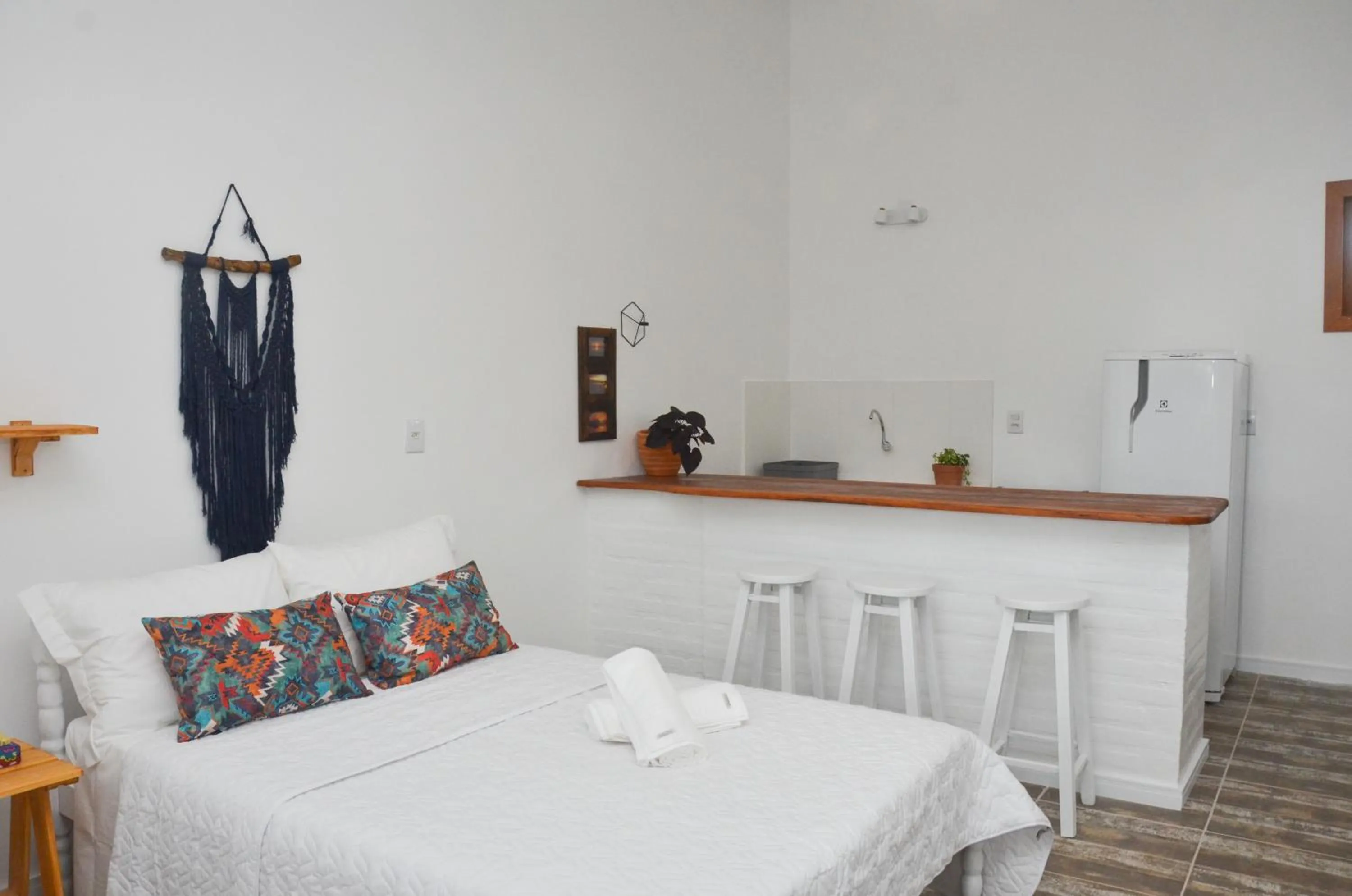 Photo of the whole room, Bed in Pousada la Boheme Guarda do Embaú - SC