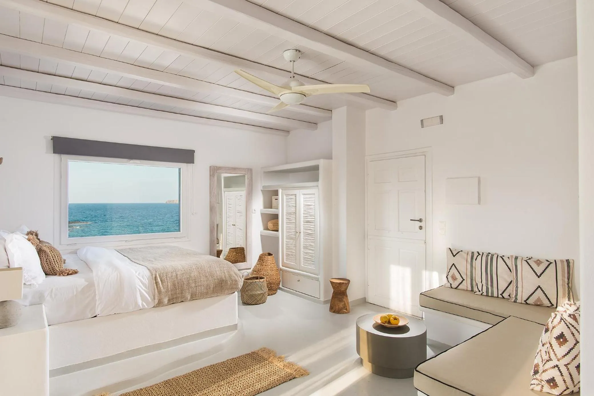 Photo of the whole room, Bed in Perla Suites - Delmar Collection