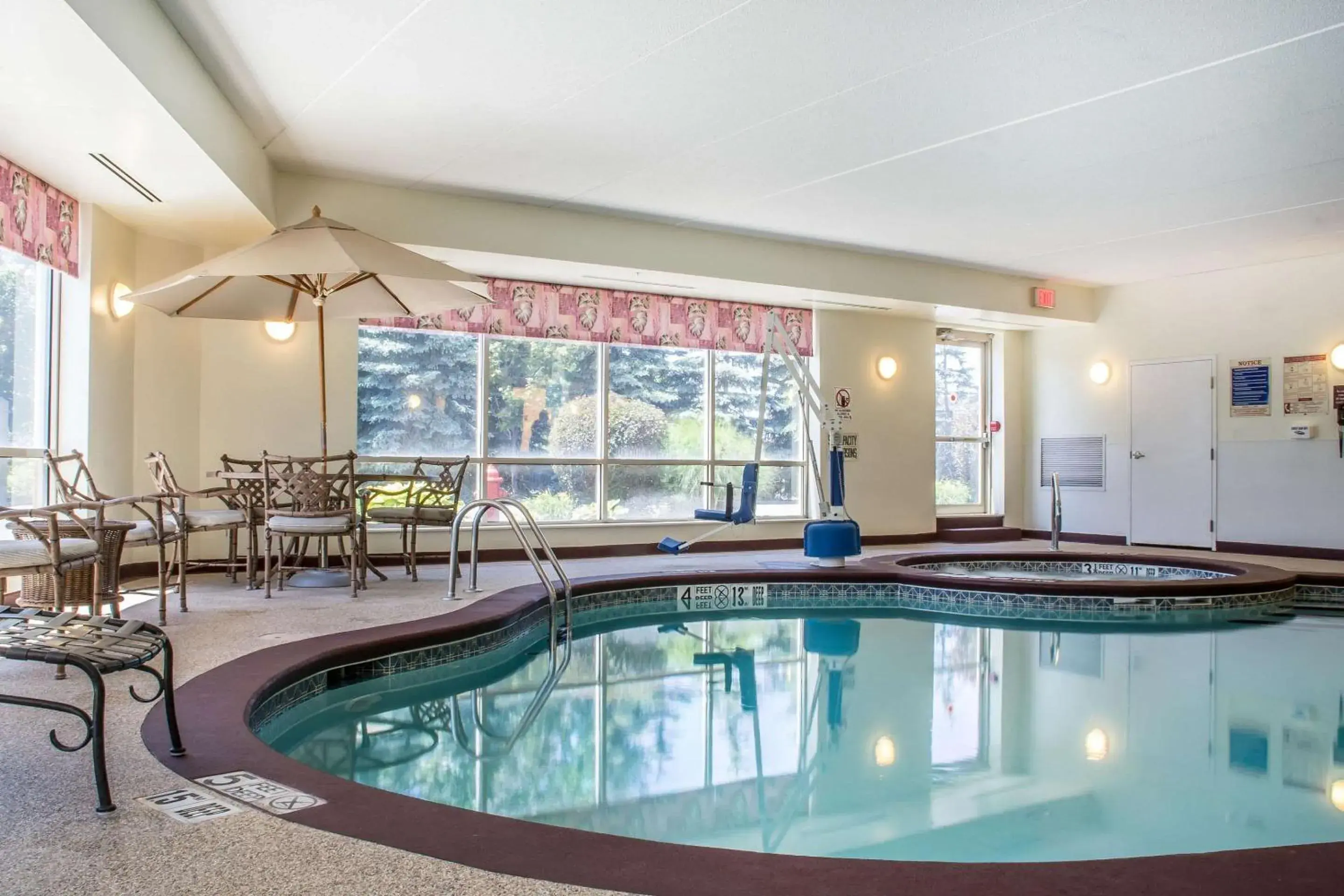 Swimming pool in Sleep Inn Amherst - Buffalo North near University Swimming pool in Sleep Inn Amherst - Buffalo North near University