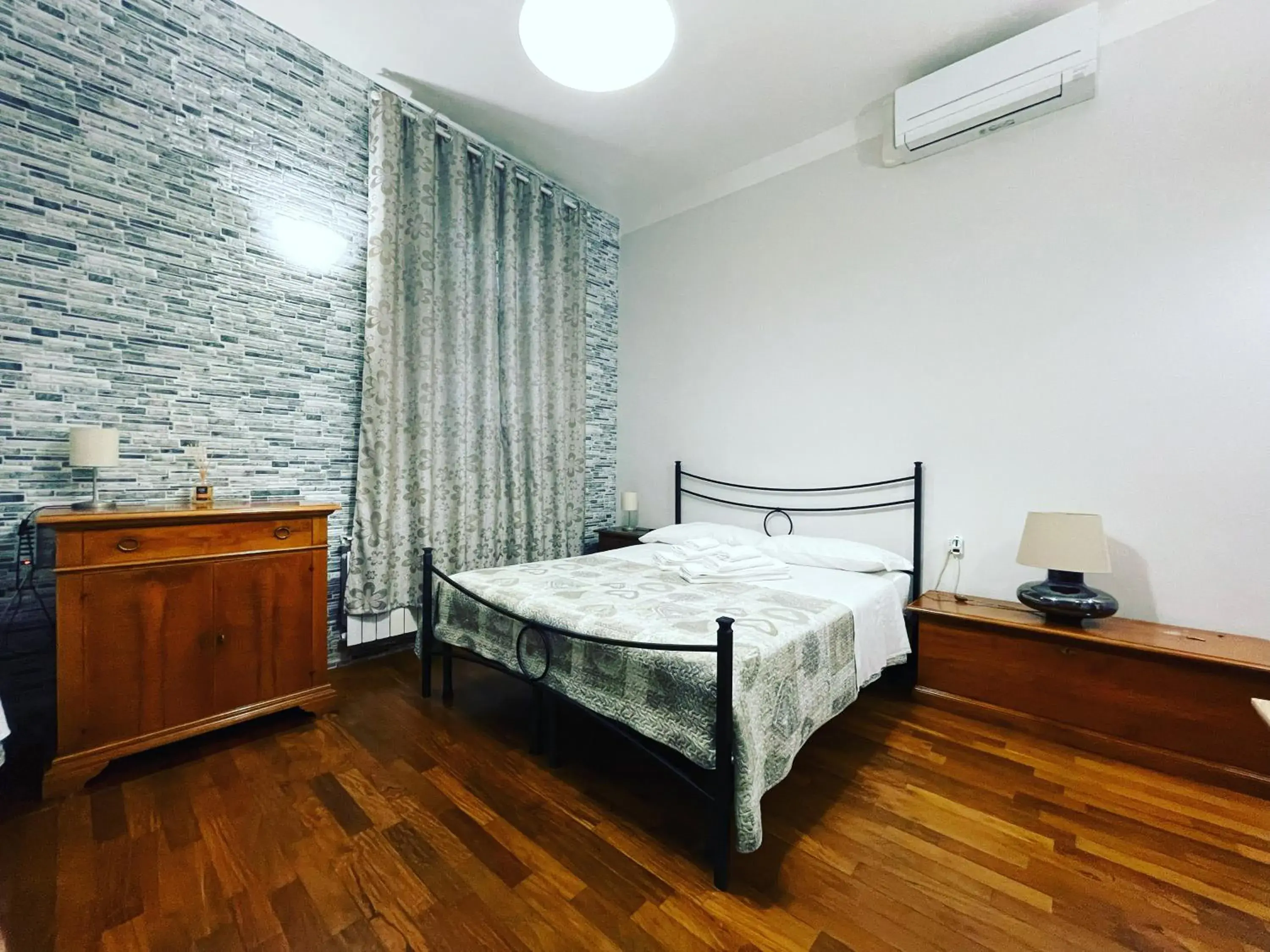 Double or Twin Room with Private Bathroom - single occupancy in Rooms & Breakfast La Filigrana Double or Twin Room with Private Bathroom - single occupancy in Rooms & Breakfast La Filigrana