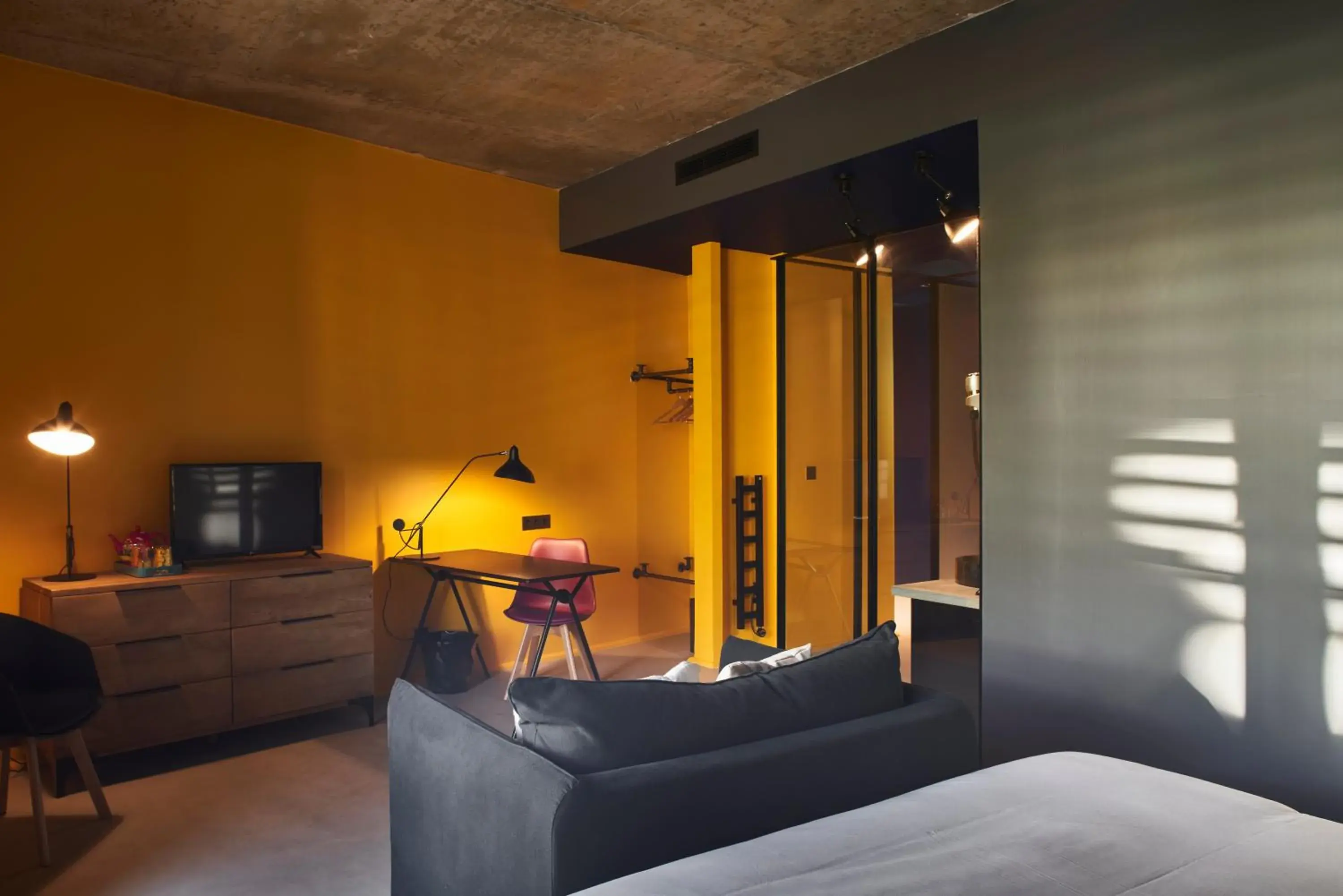 Living room, Bed in Hotel La Zoologie & Spa Bordeaux Living room, Bed in Hotel La Zoologie & Spa Bordeaux