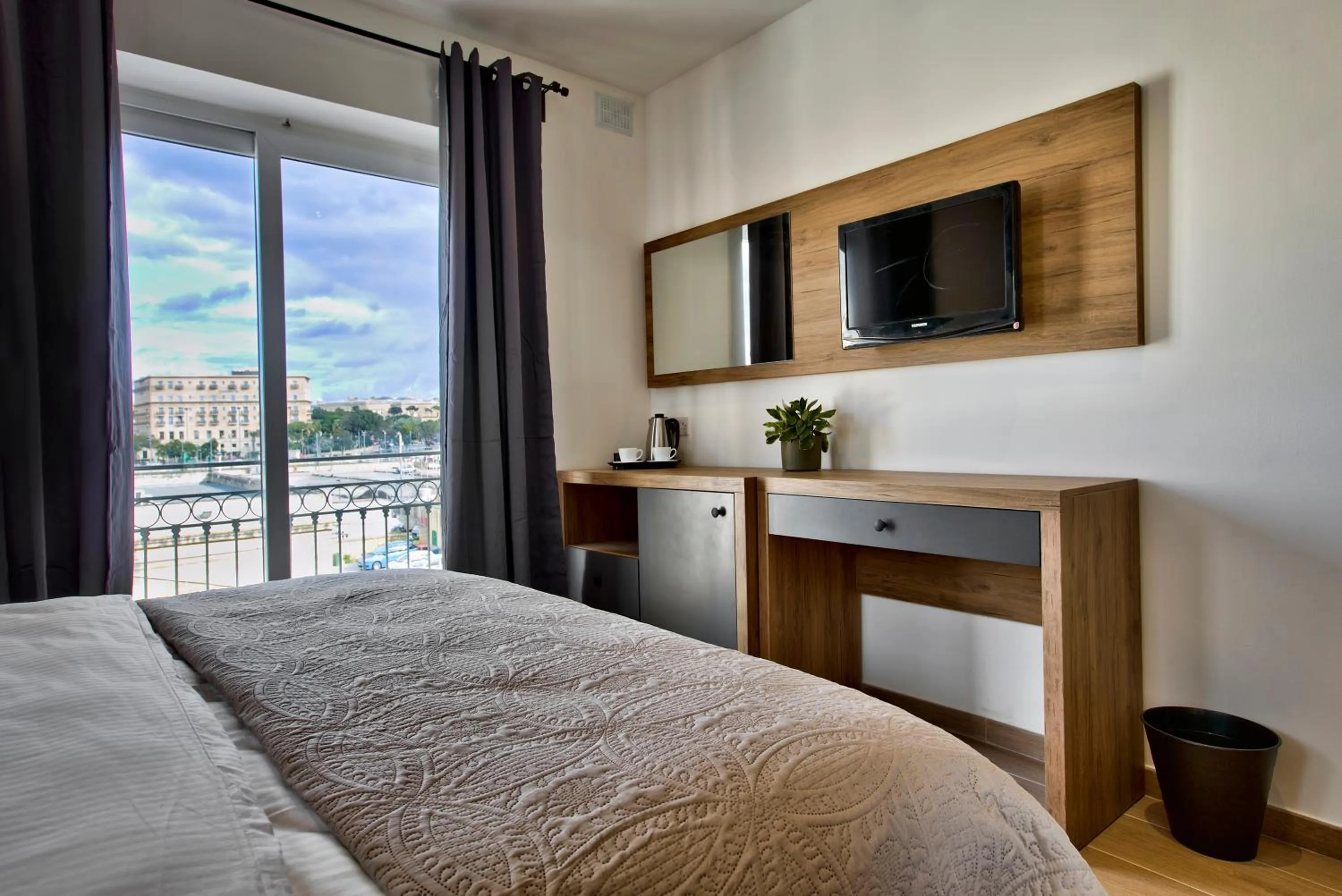 Bed in Tritoni Valletta Boutique Hotel