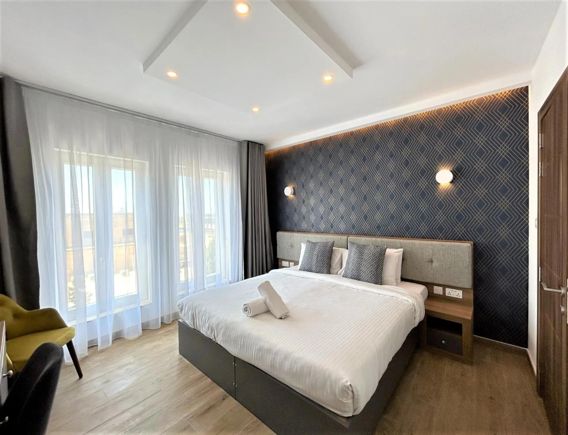 Photo of the whole room, Bed in Tritoni Valletta Boutique Hotel