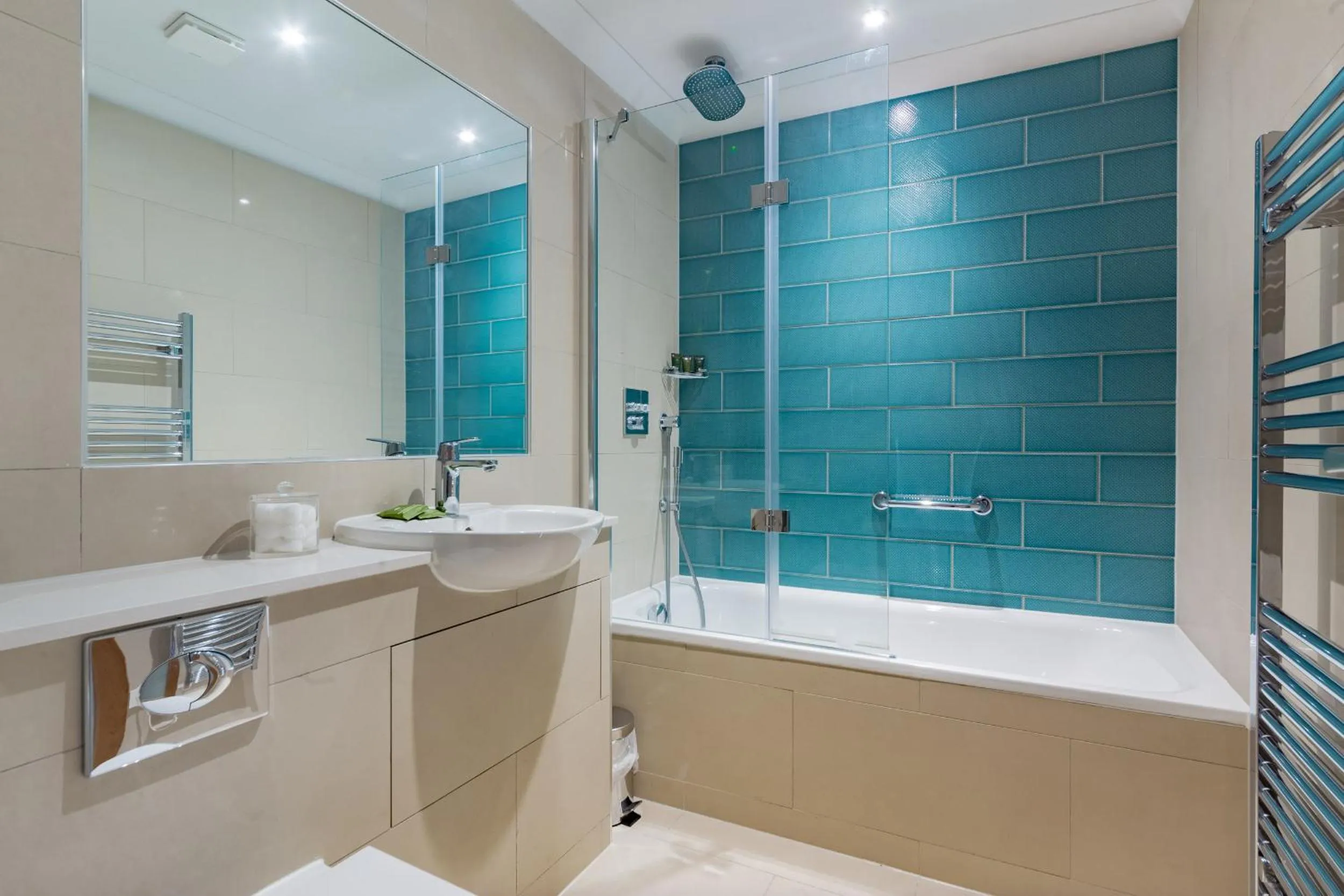 Bathroom in The Eaton Oak