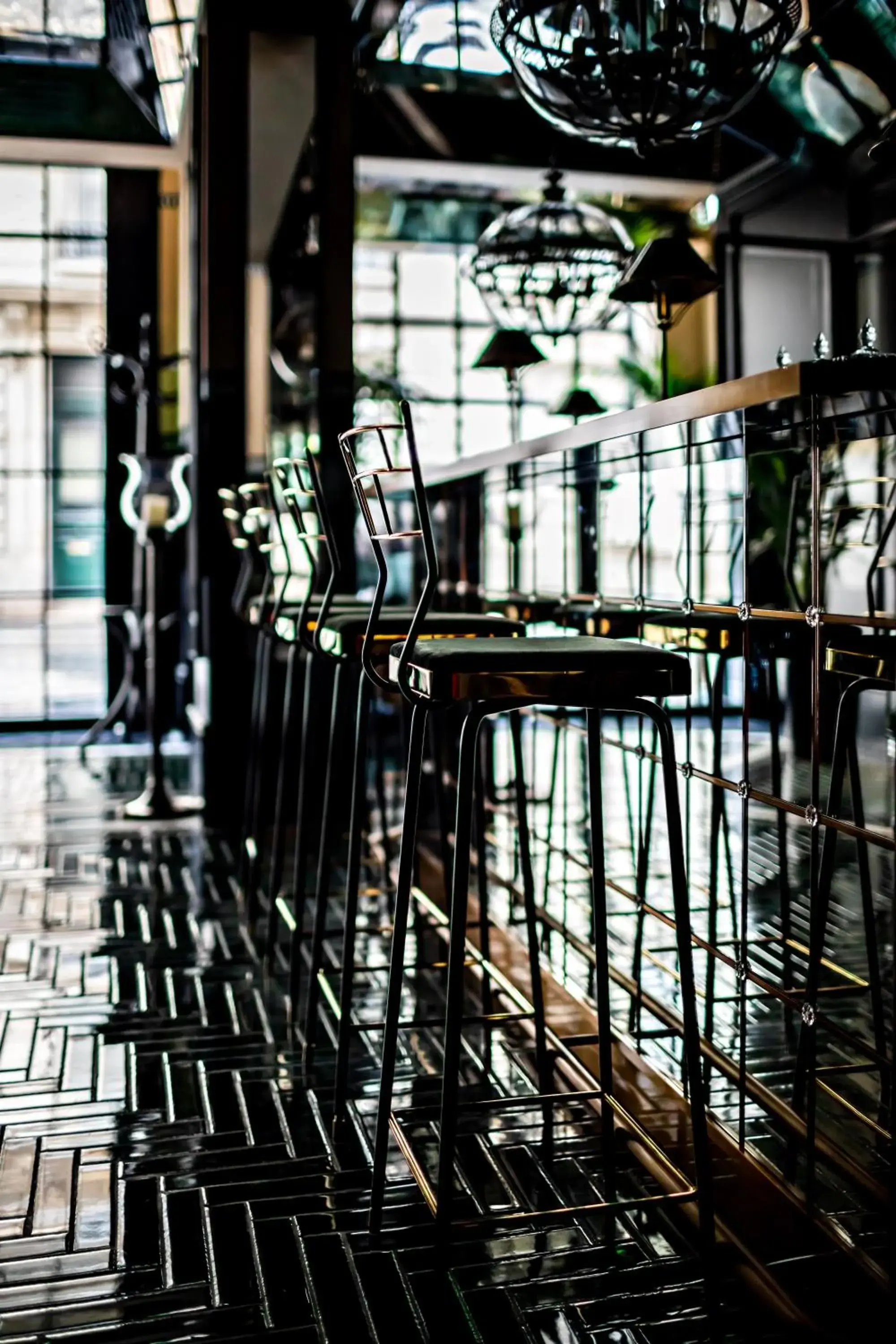 Lounge or bar in Monsieur George Hotel & Spa - Champs-Elysées Lounge or bar in Monsieur George Hotel & Spa - Champs-Elysées