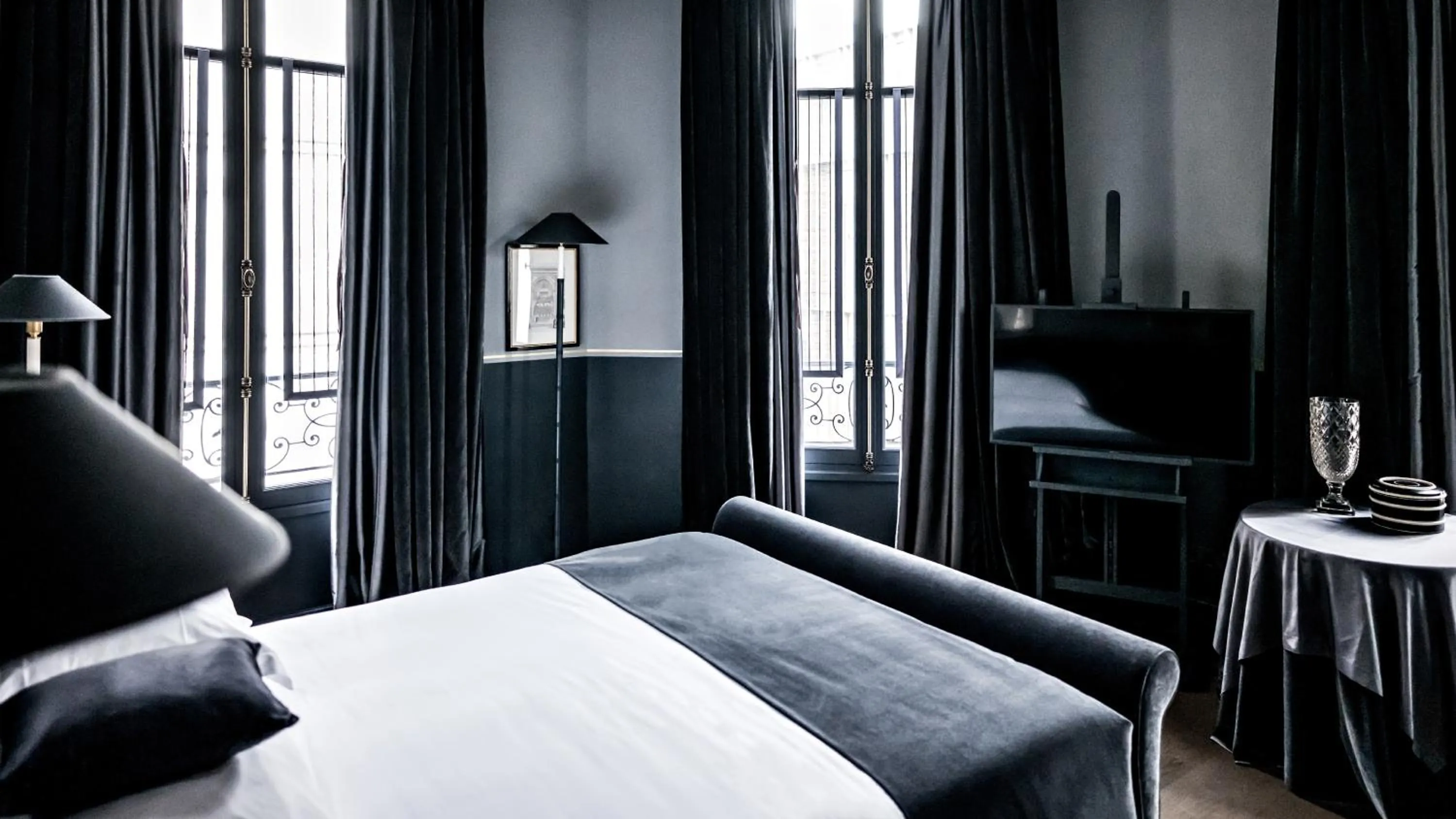 Bedroom, Bed in Monsieur George Hotel & Spa - Champs-Elysées