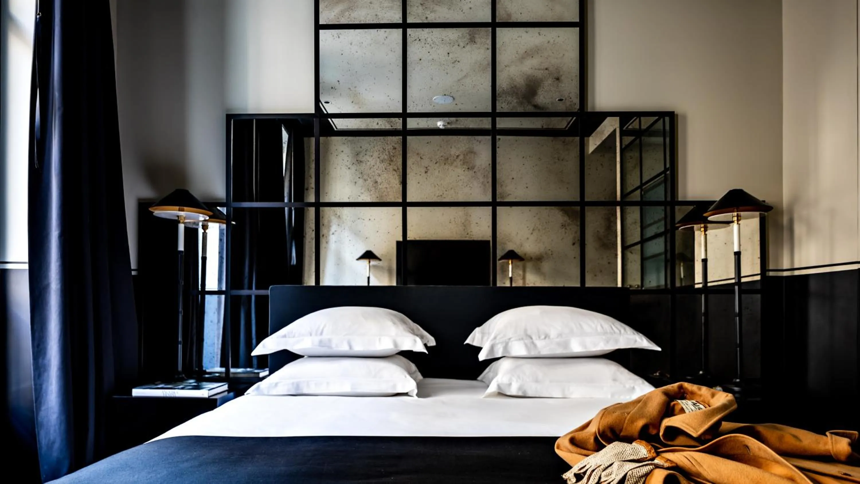 Bedroom, Bed in Monsieur George Hotel & Spa - Champs-Elysées