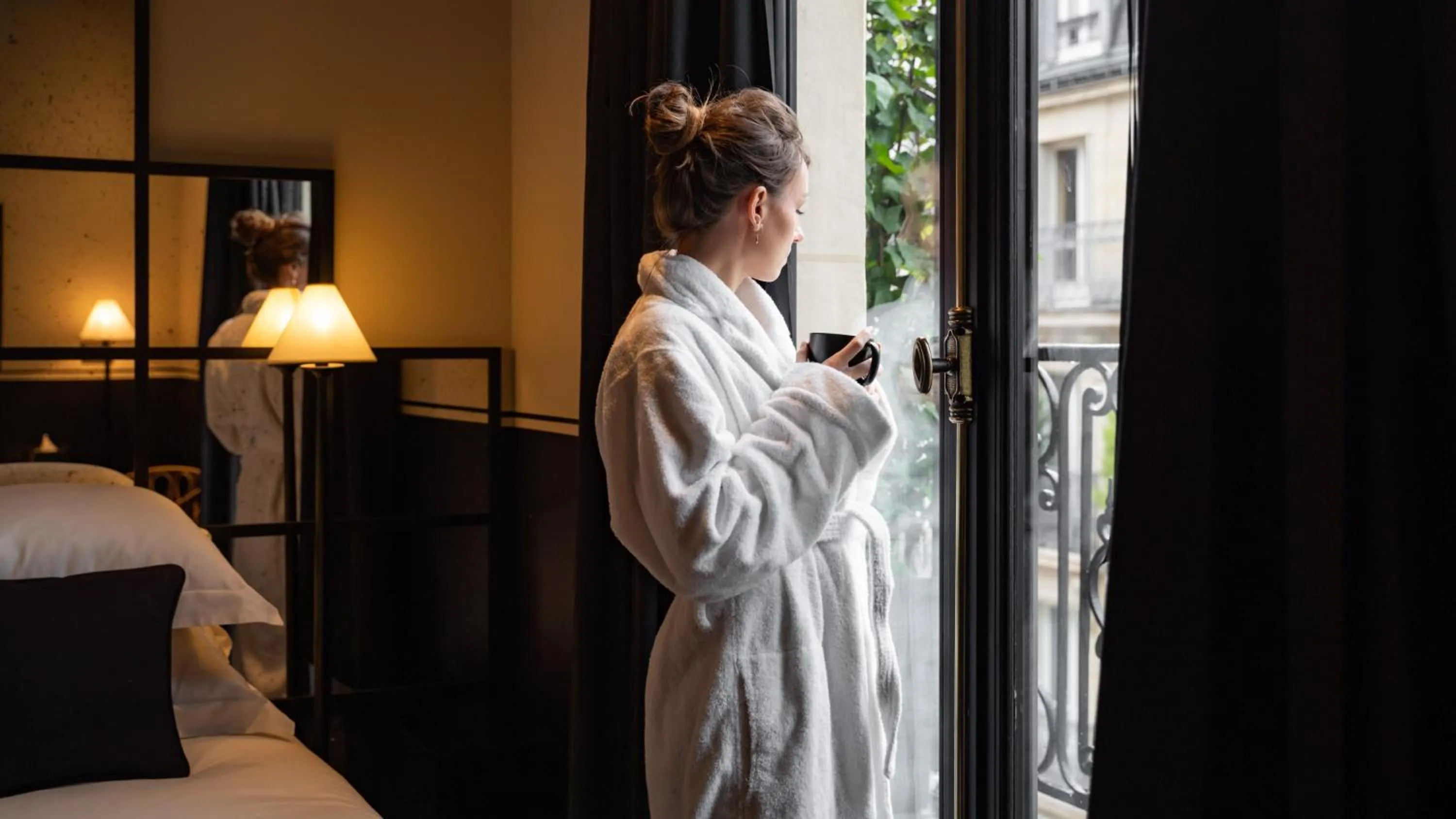 Balcony/Terrace, Bed in Monsieur George Hotel & Spa - Champs-Elysées