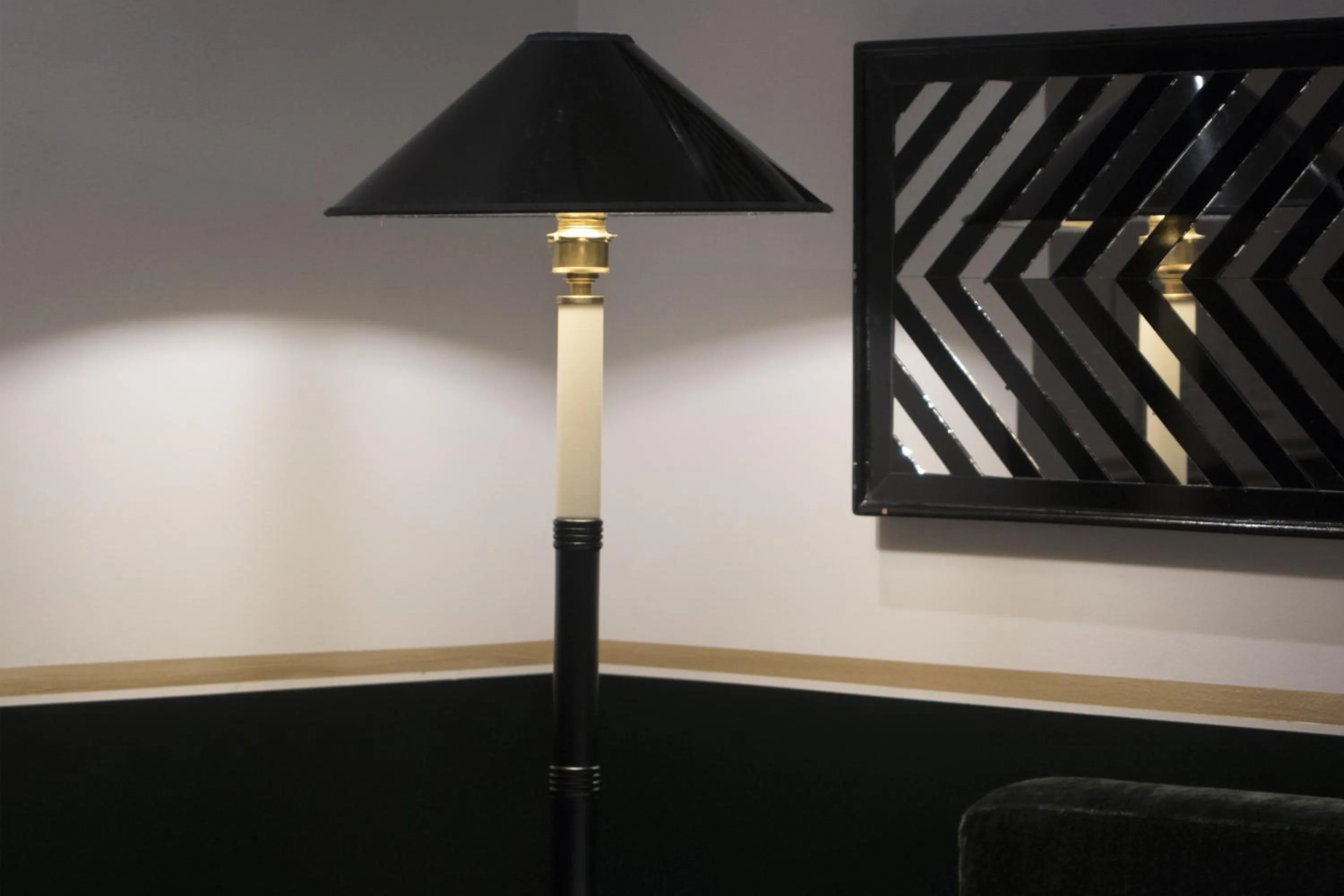 Photo of the whole room in Monsieur George Hotel & Spa - Champs-Elysées