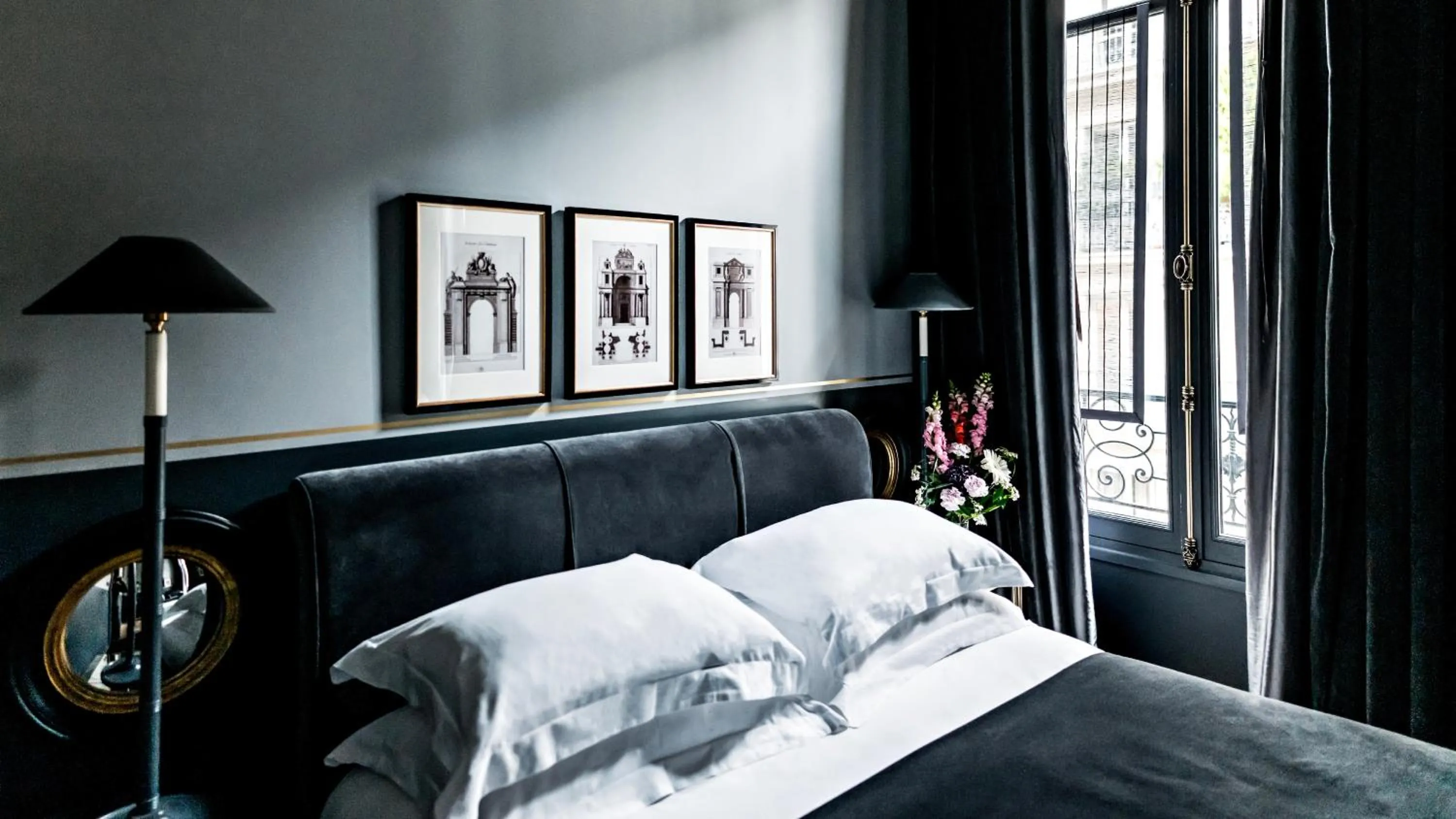 Decorative detail, Bed in Monsieur George Hotel & Spa - Champs-Elysées