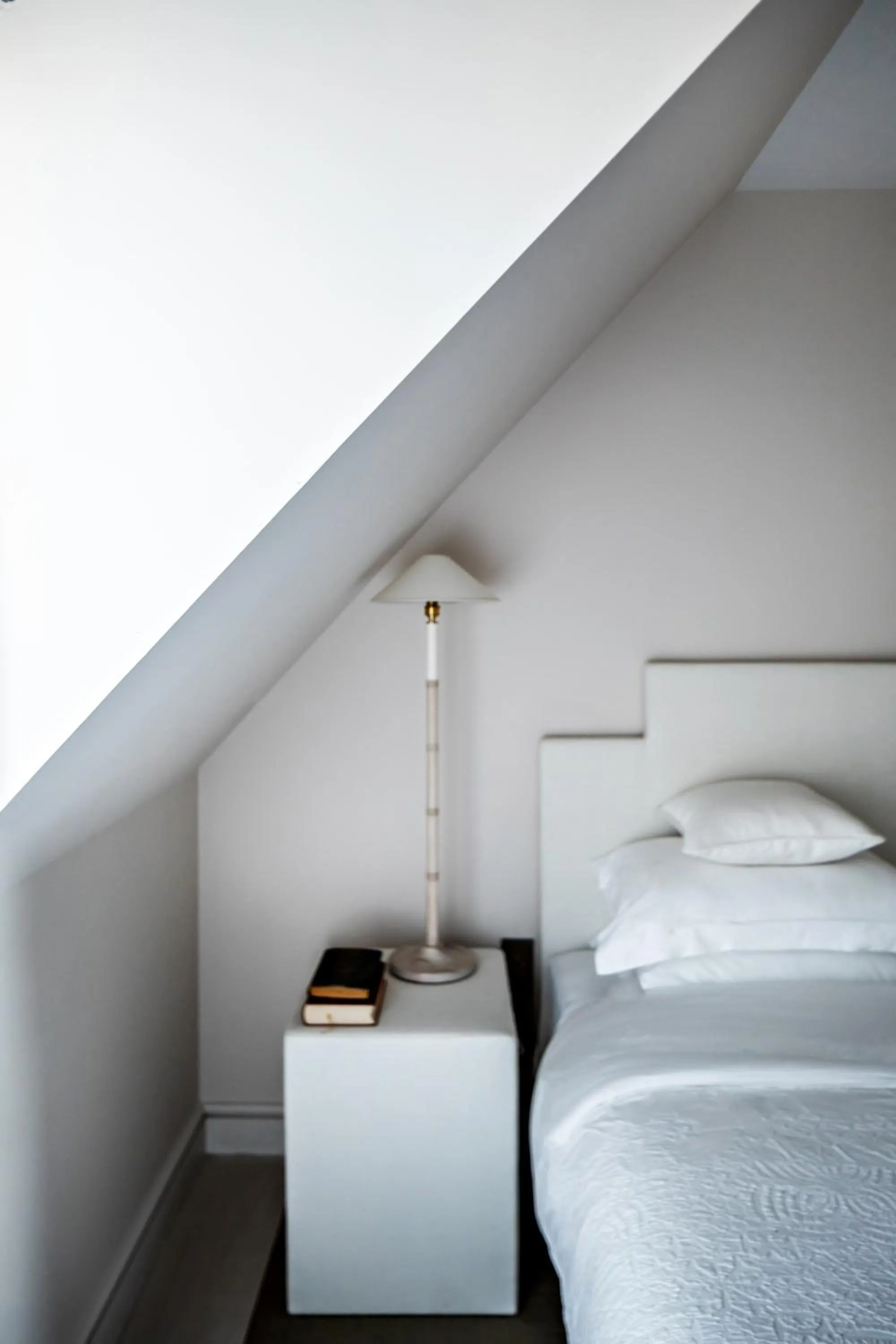 Bedroom, Bed in Monsieur George Hotel & Spa - Champs-Elysées