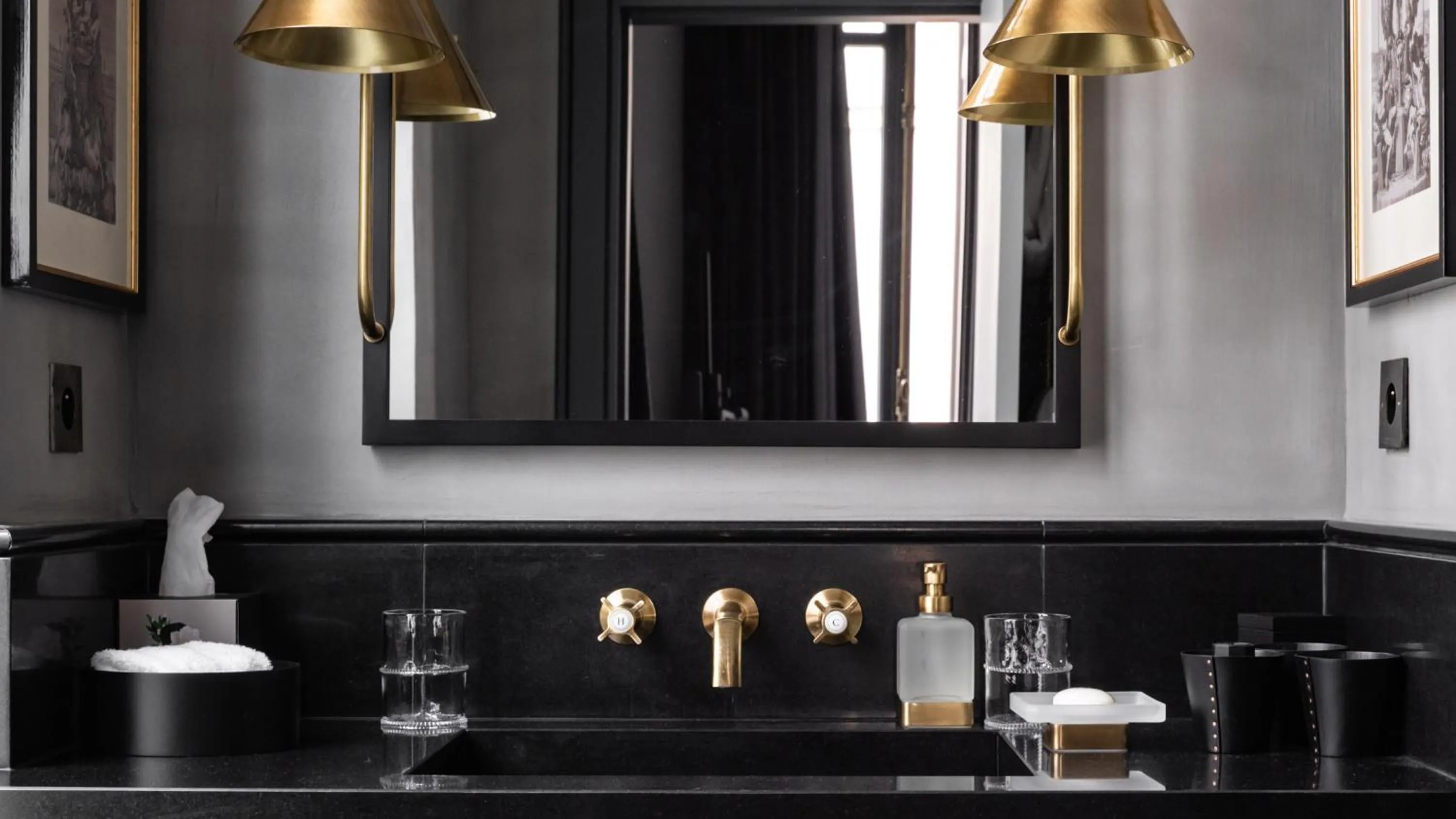 Bathroom in Monsieur George Hotel & Spa - Champs-Elysées