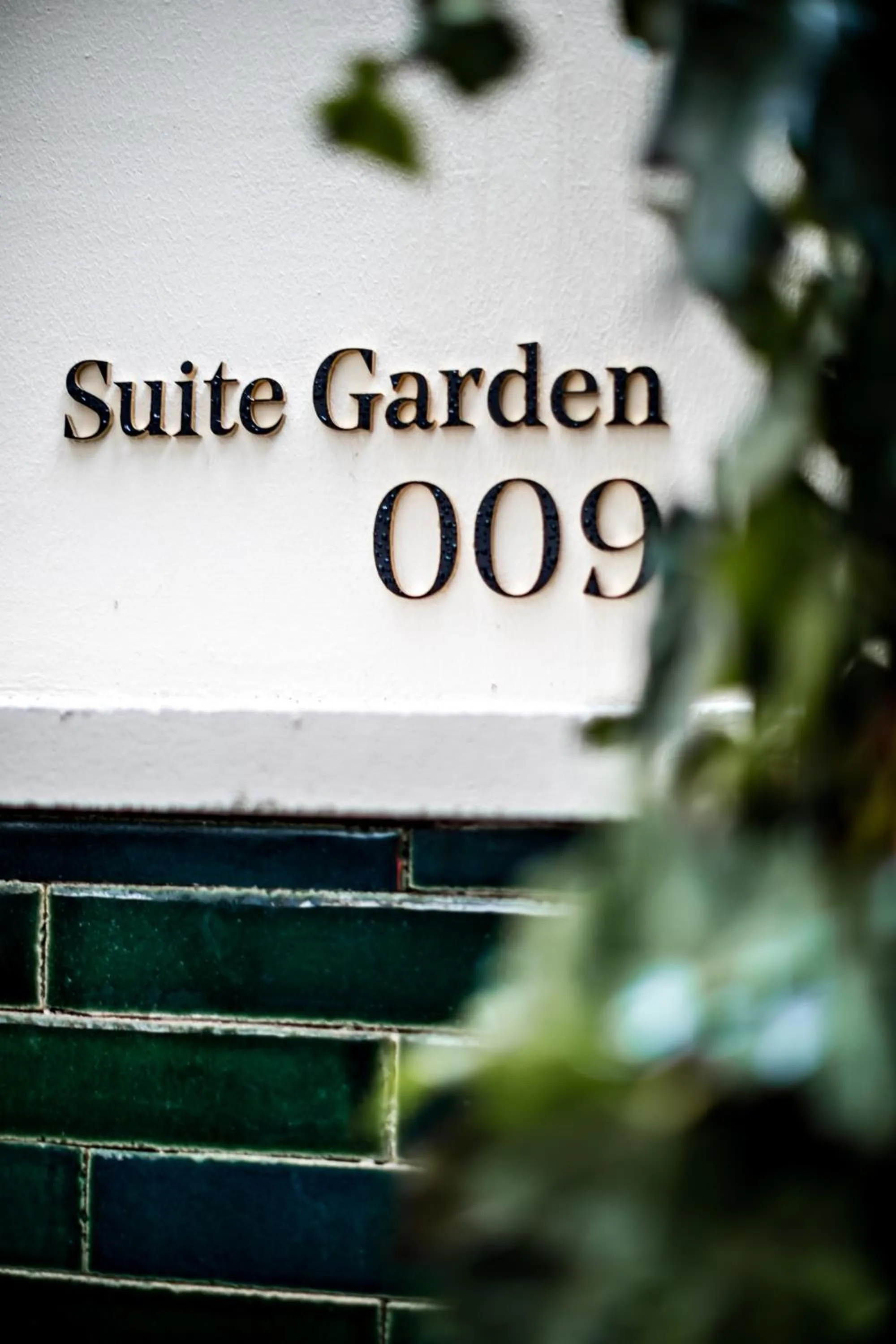 Text overlay in Monsieur George Hotel & Spa - Champs-Elysées