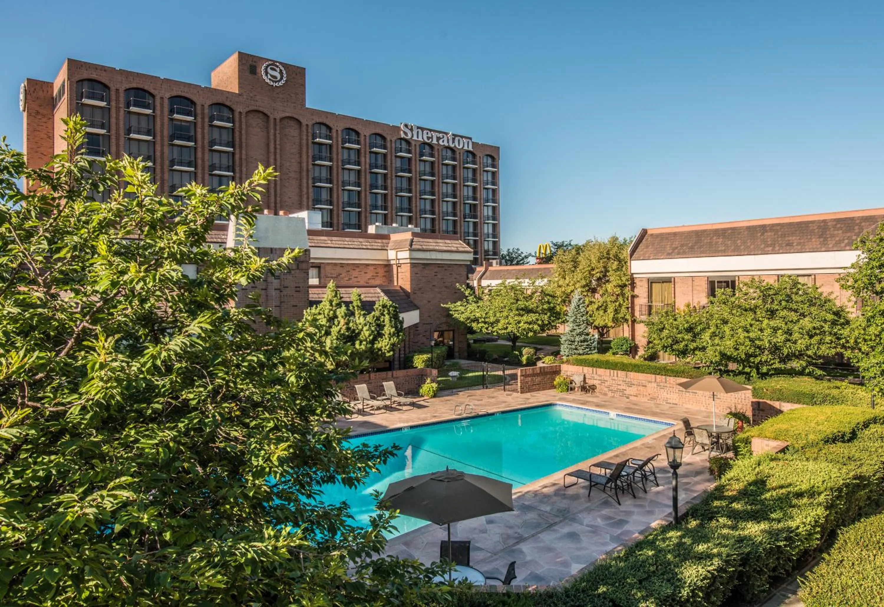 Swimming pool in Sheraton Salt Lake City