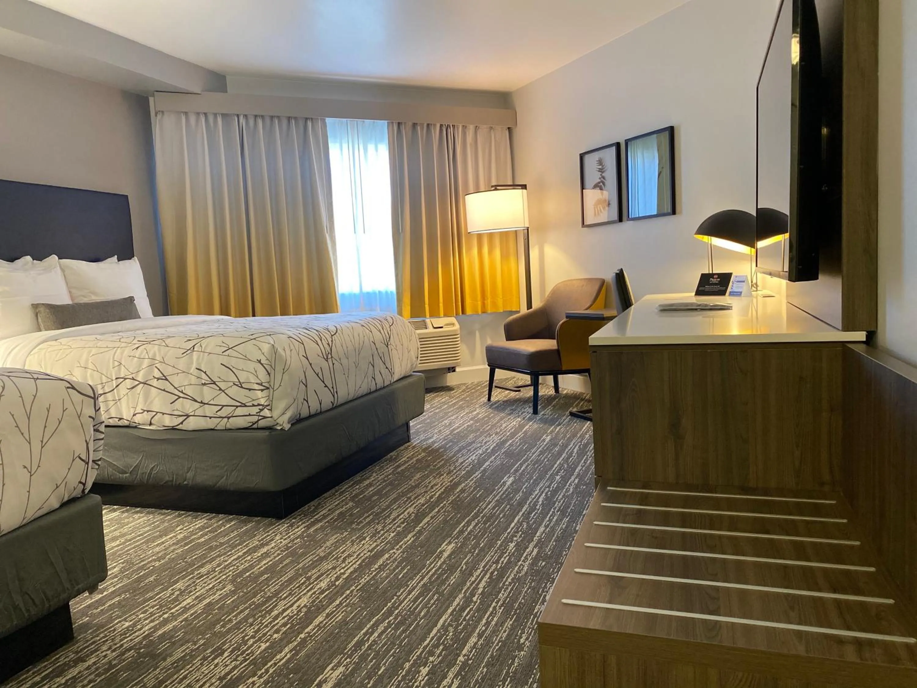 Photo of the whole room, Bed in Best Western Premier Denver East