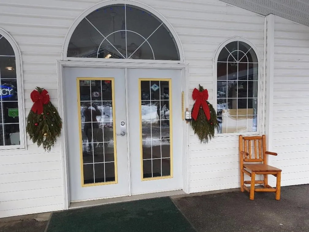 Anchor Riverfront Motel