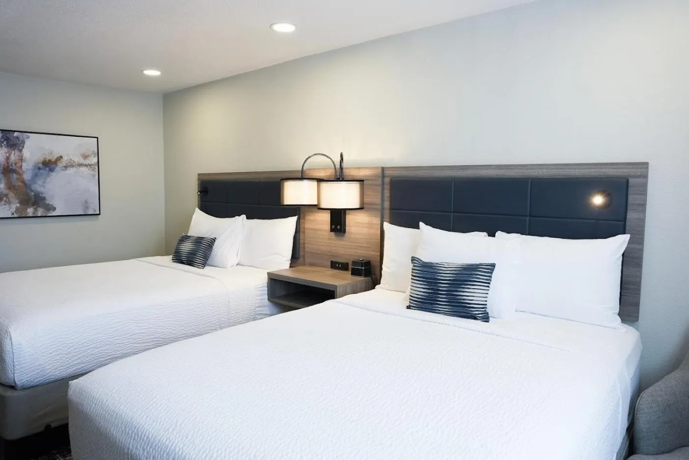 Bed in Wyndham DFW Airport