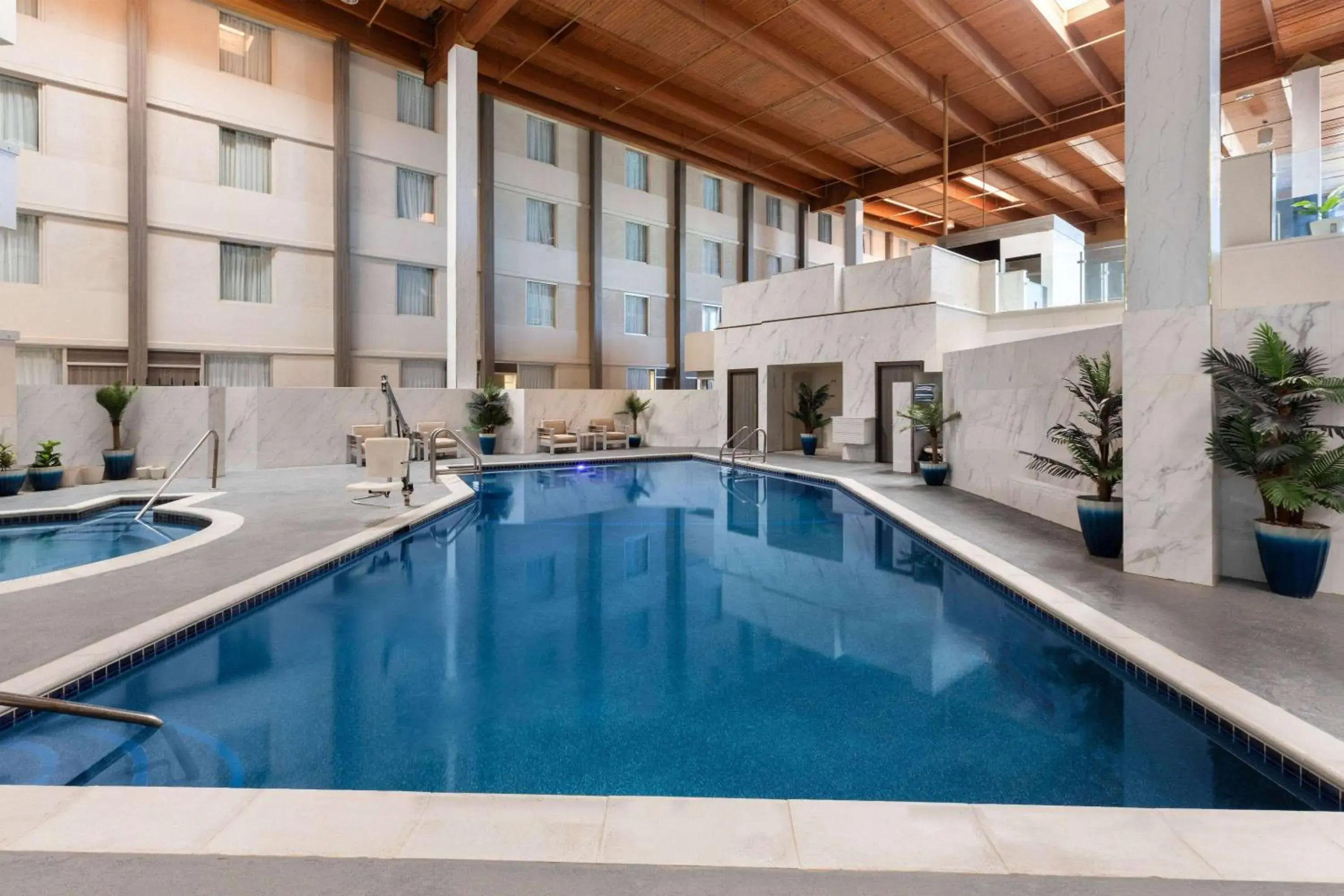 Pool view in Wyndham DFW Airport Pool view in Wyndham DFW Airport