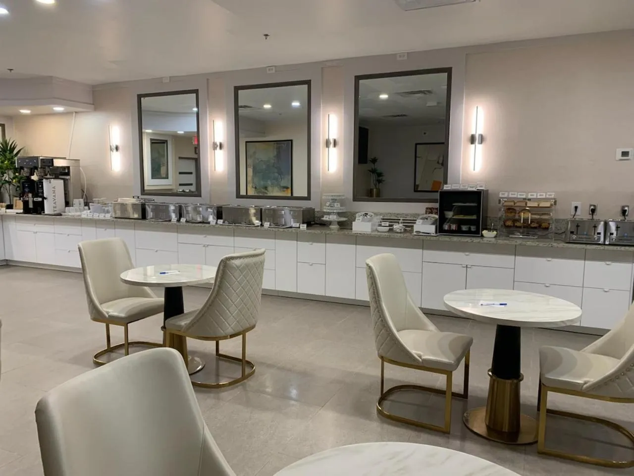 Restaurant/places to eat in Wyndham DFW Airport