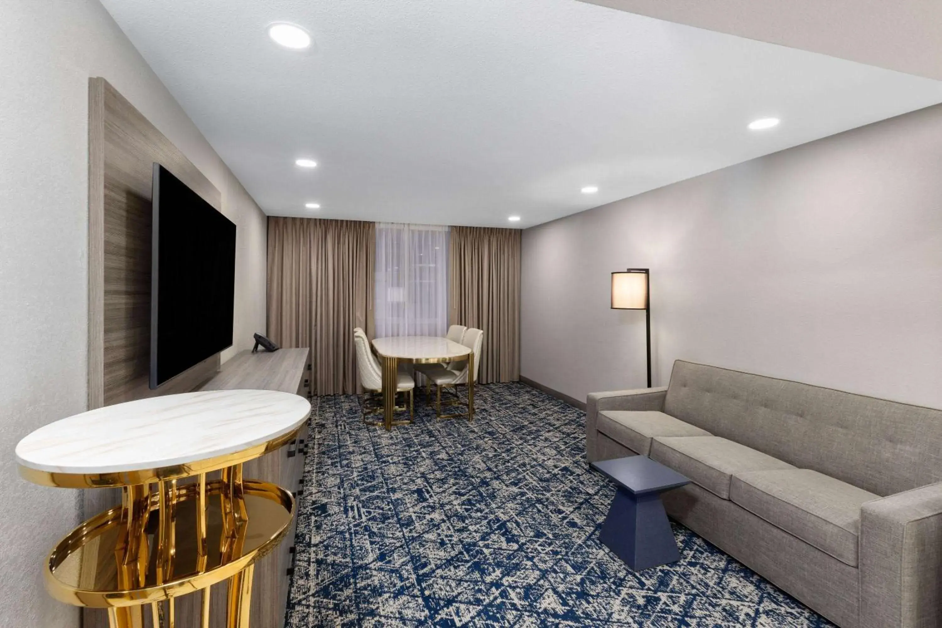 Bed in Wyndham DFW Airport Bed in Wyndham DFW Airport