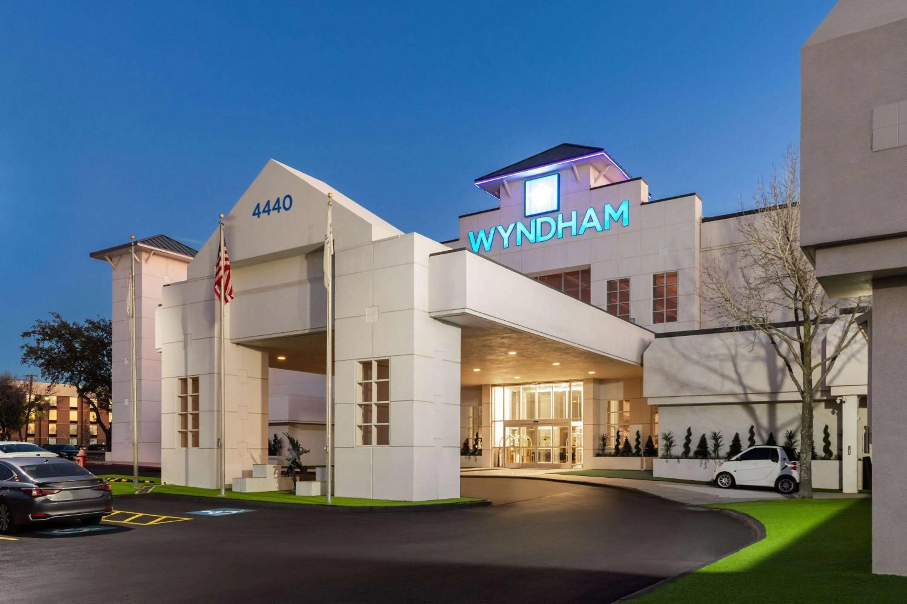 Property building in Wyndham DFW Airport