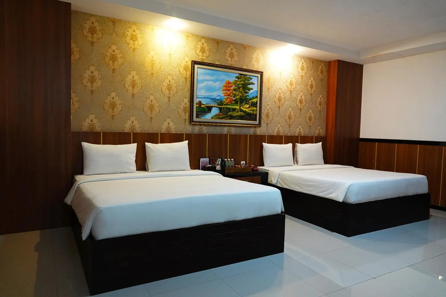Communal lounge/ TV room, Bed in Baratha Hotel & Resto