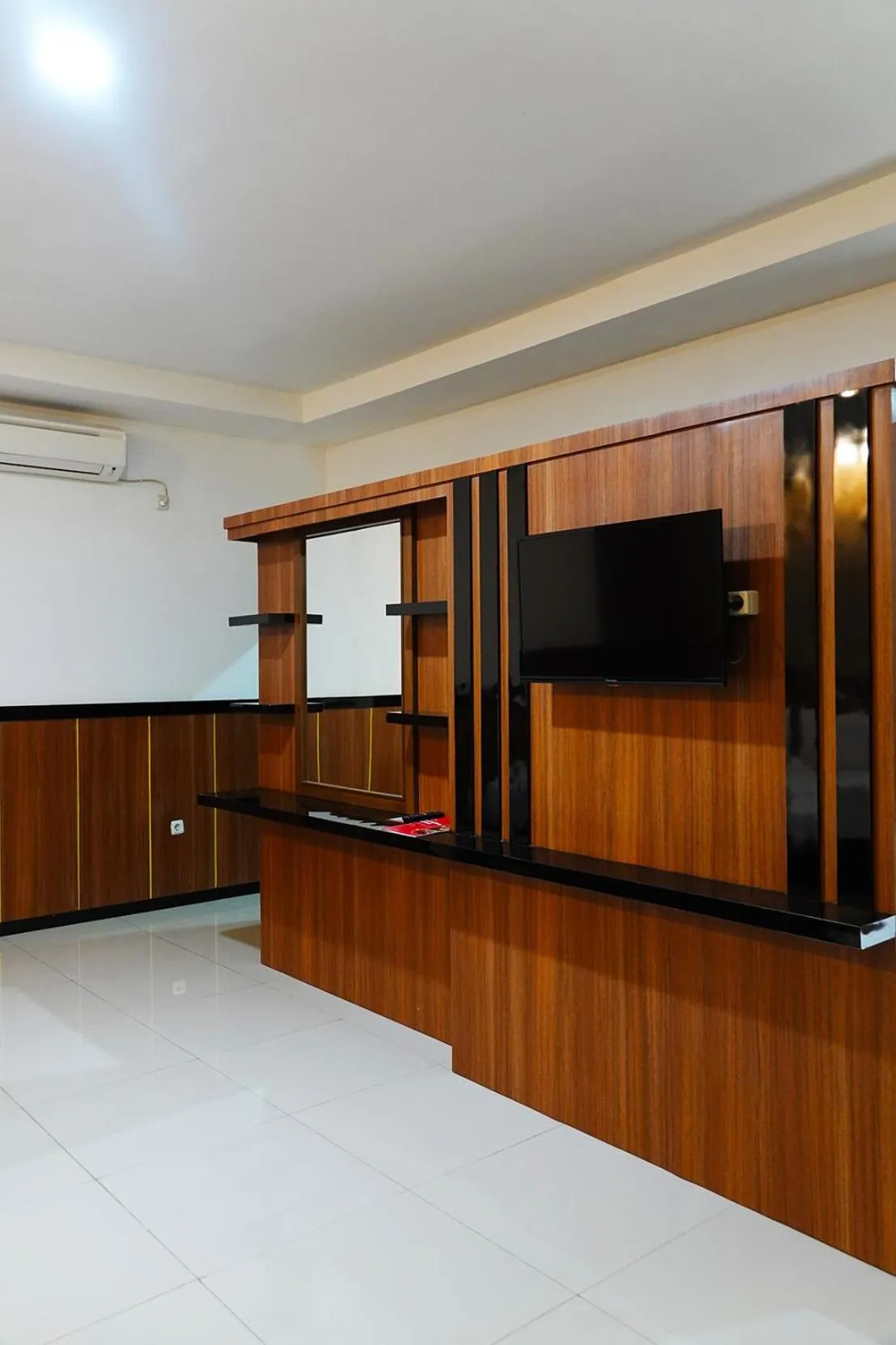 Communal lounge/ TV room in Baratha Hotel & Resto
