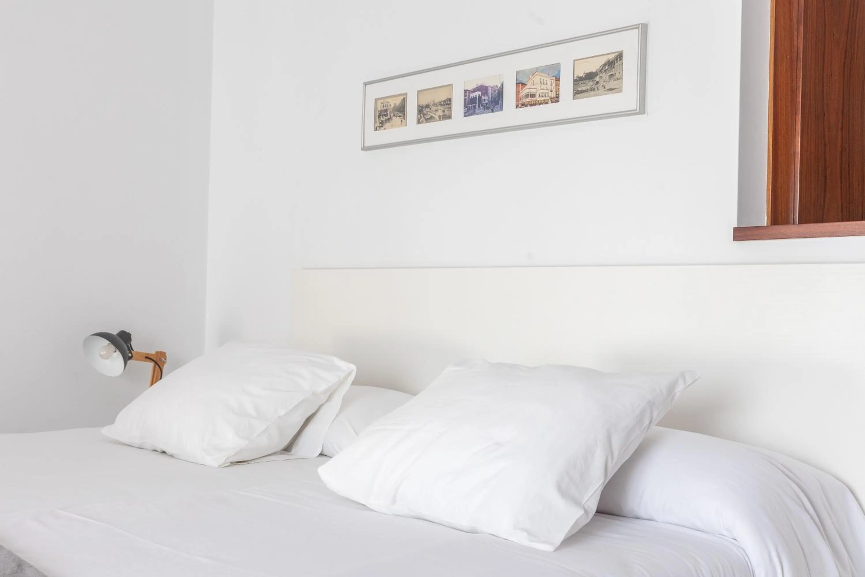 Bed in Mazi Apartments Colón