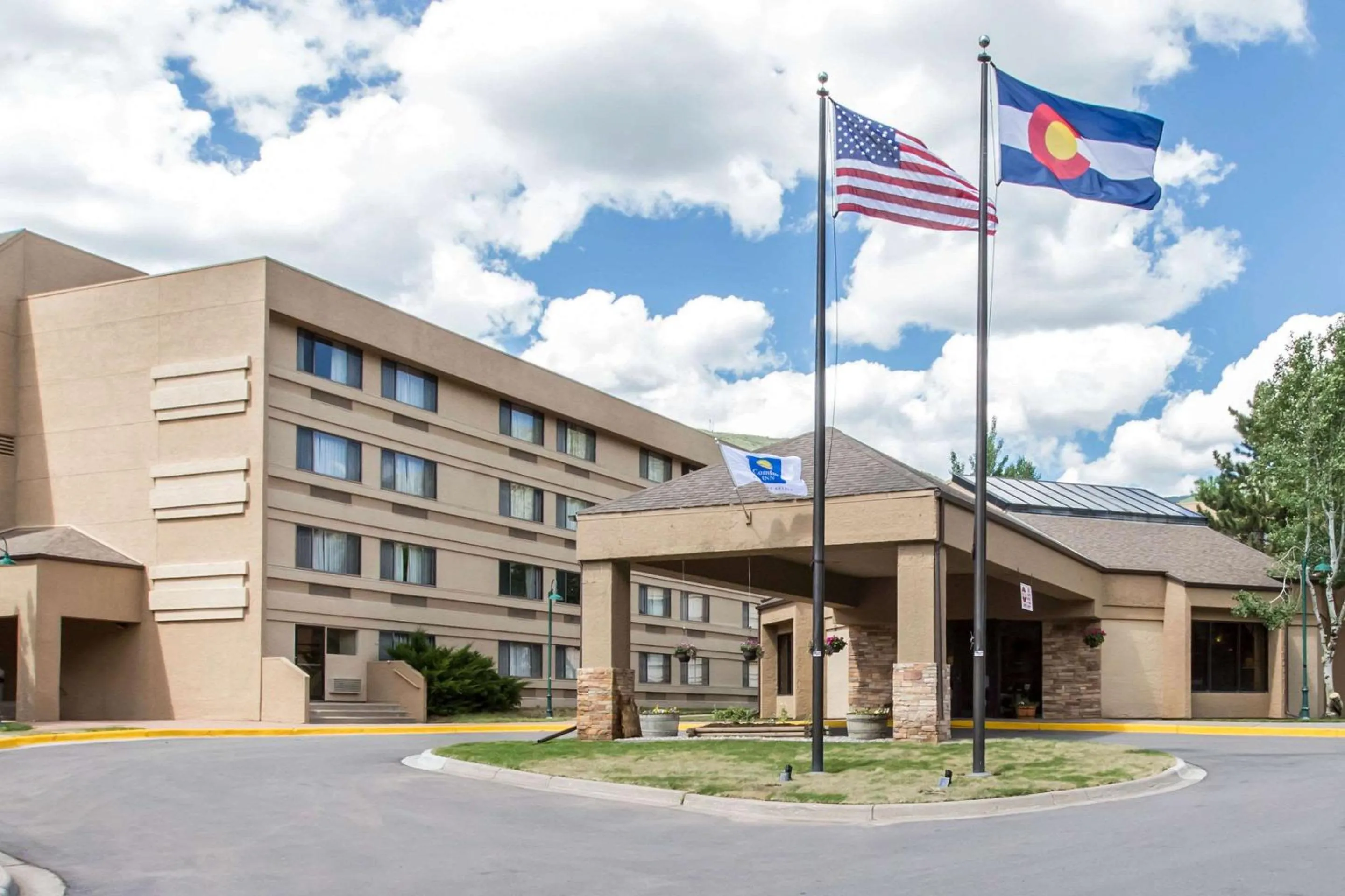 Property building in Comfort Inn Near Vail Beaver Creek