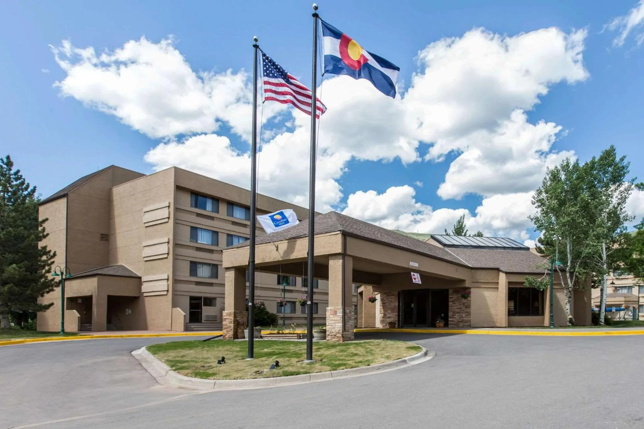 Property building in Comfort Inn Near Vail Beaver Creek