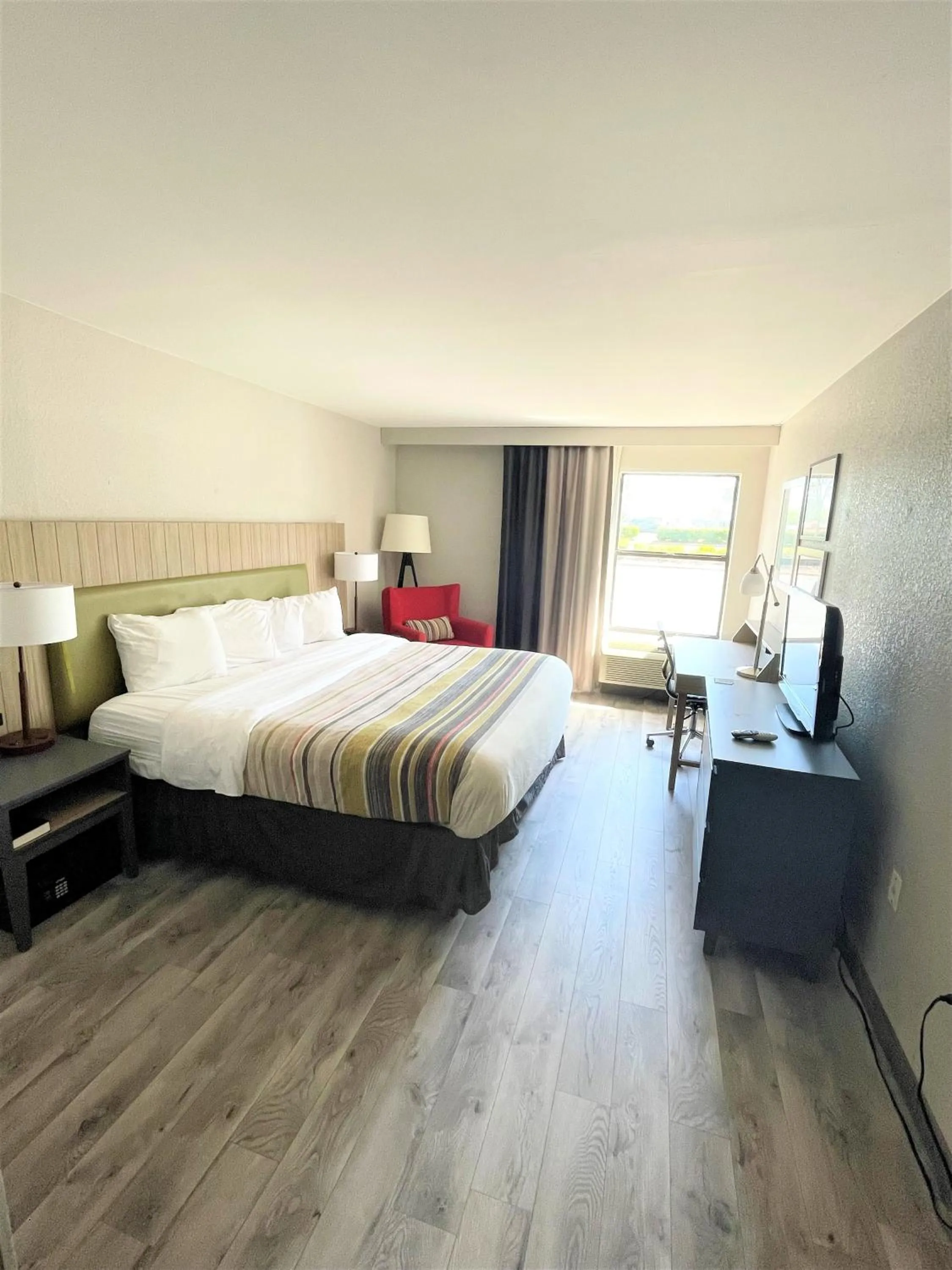 Bed in Country Inn & Suites by Radisson, Greenville, NC