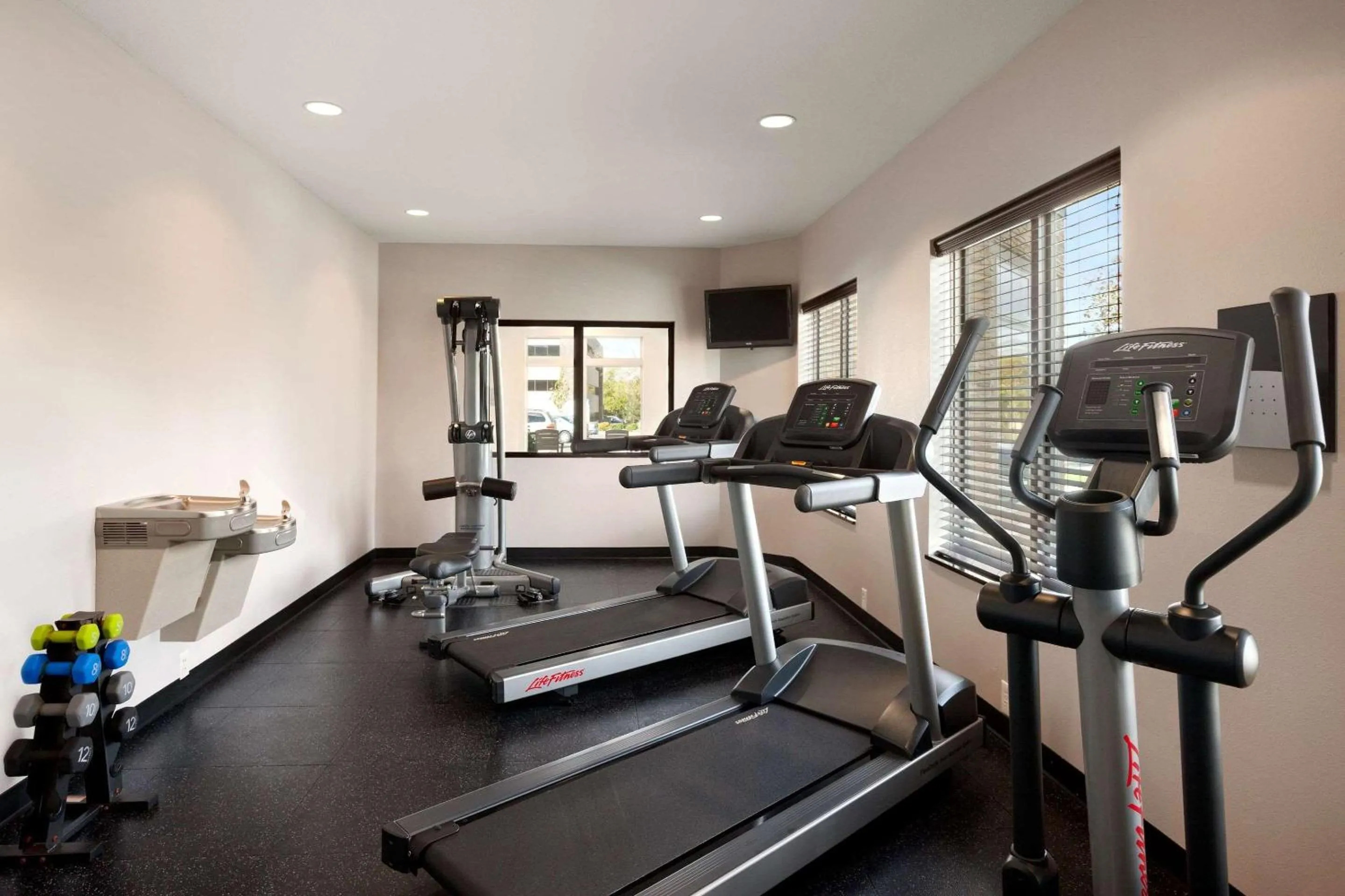 Fitness centre/facilities in Country Inn & Suites by Radisson, Greenville, NC