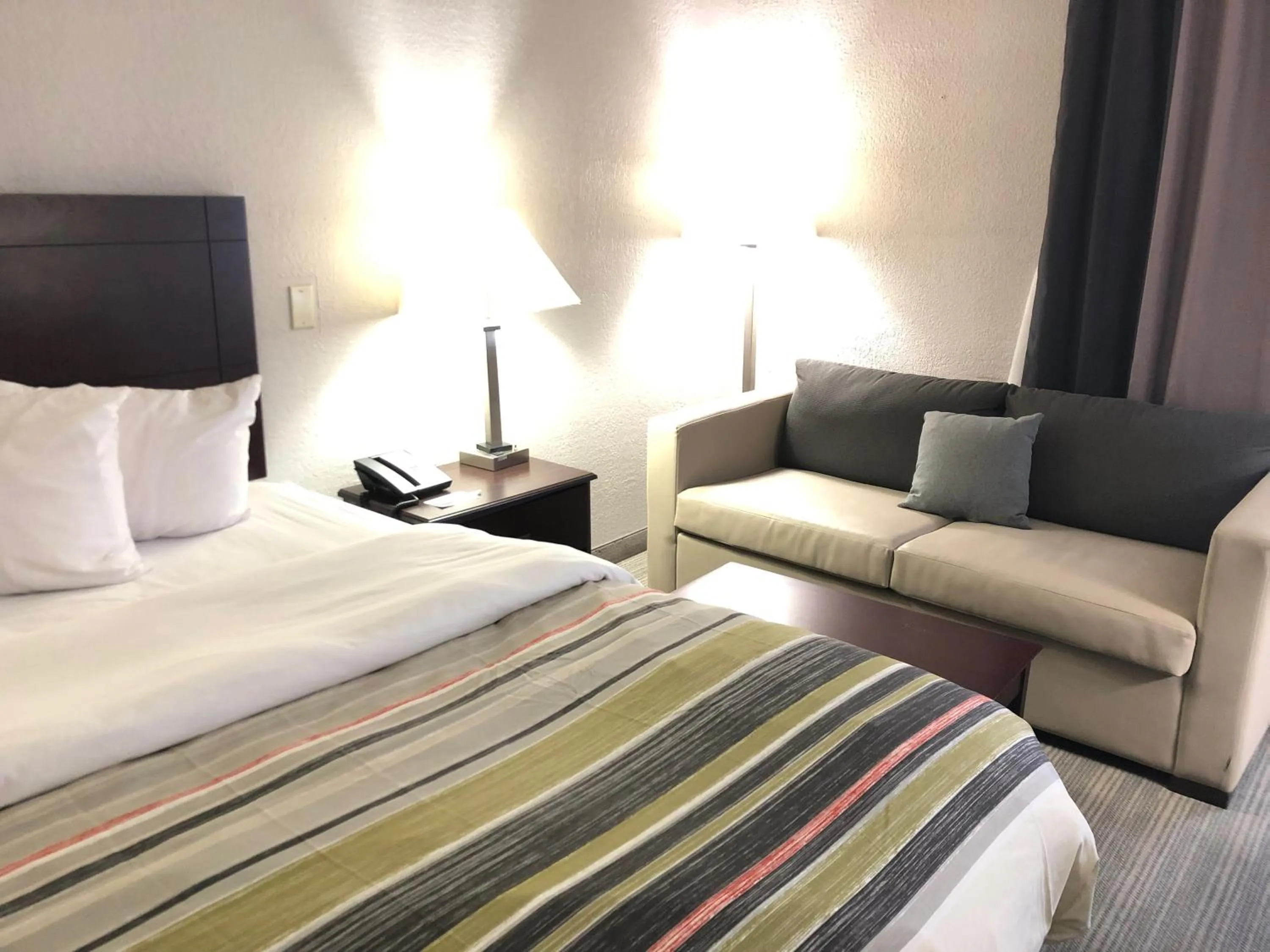 Bed in Country Inn & Suites by Radisson, Greenville, NC