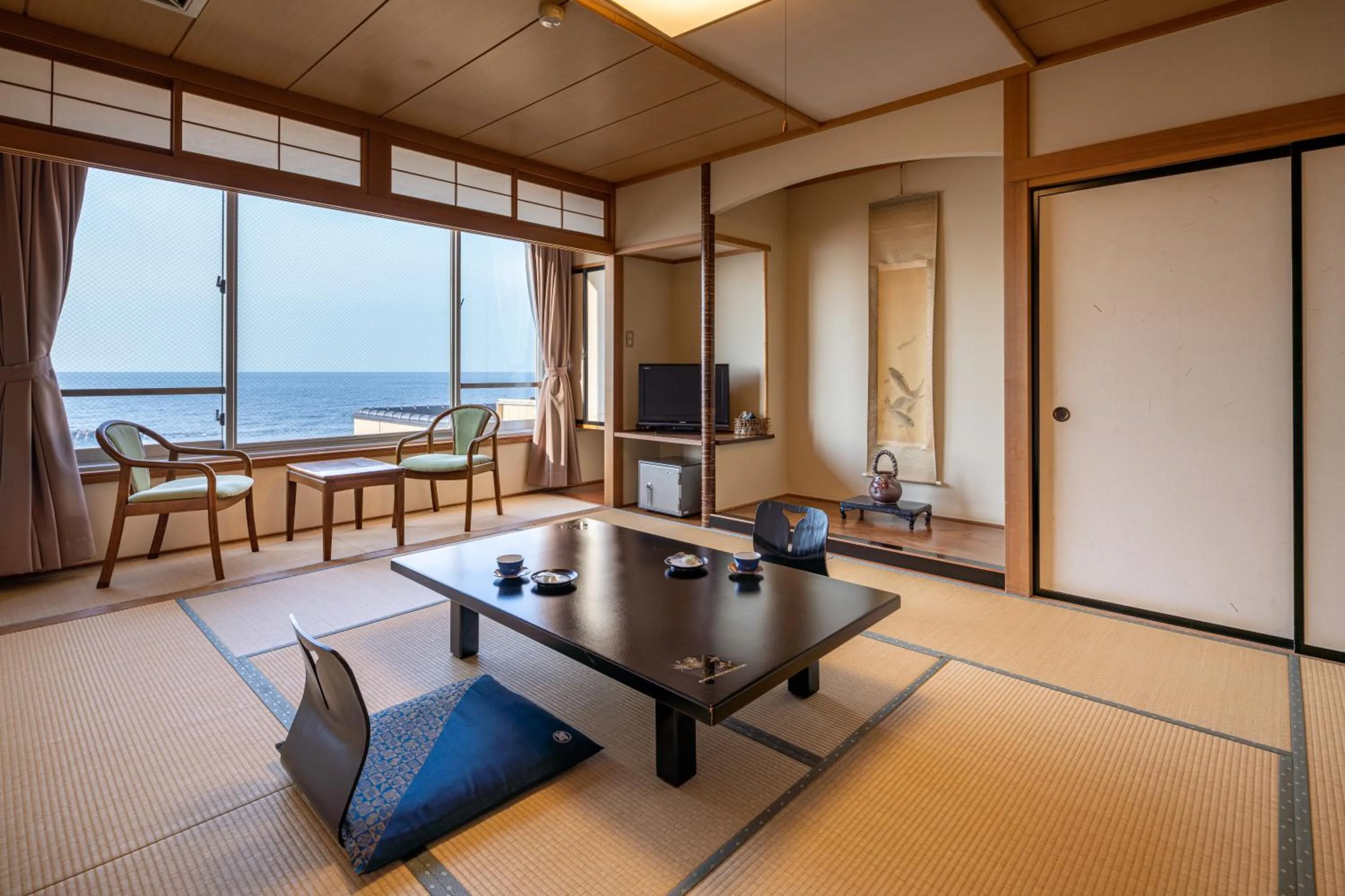 Photo of the whole room in Ikkyu -Seaside Hotel-
