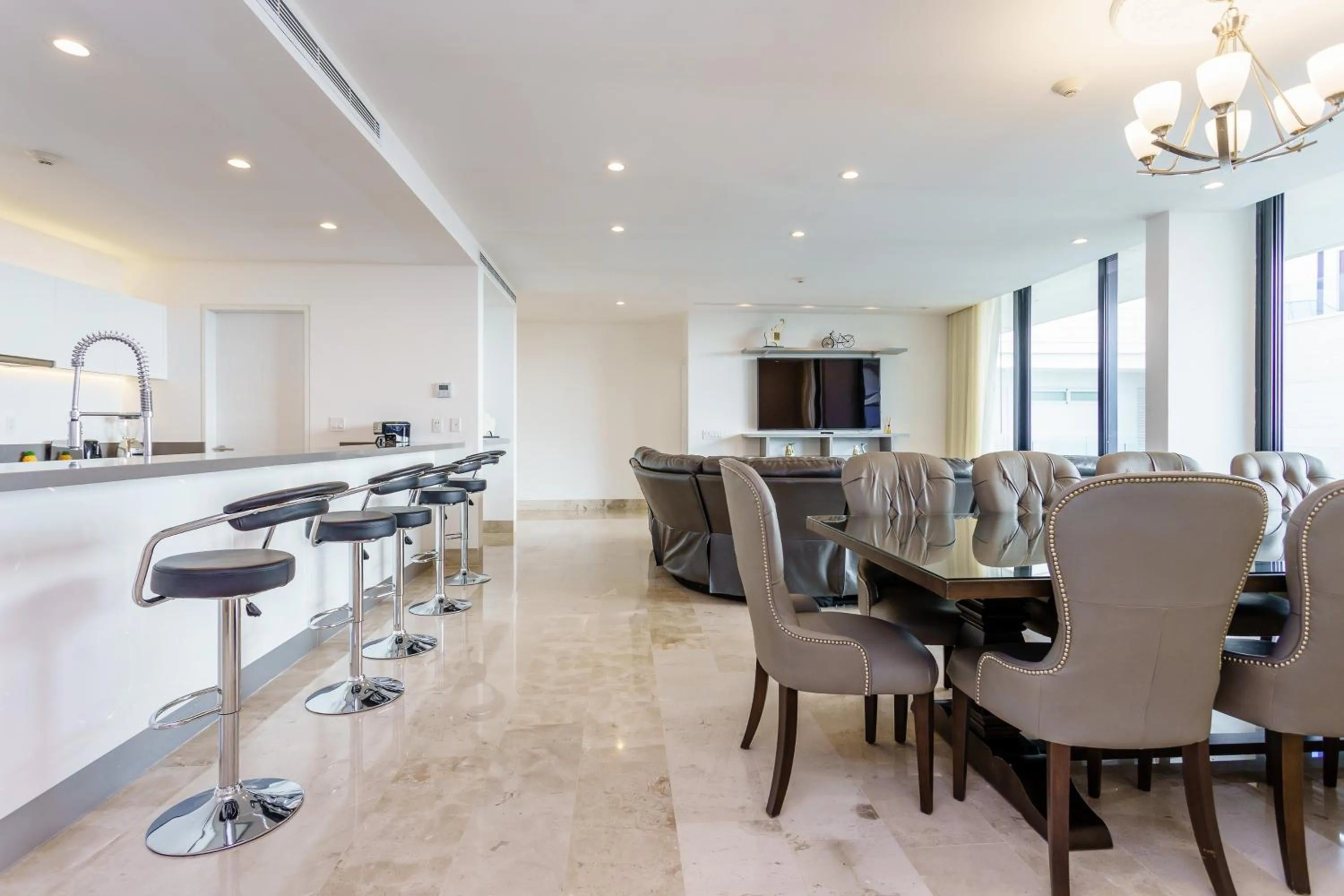 Dining area in Oceana by ABNA